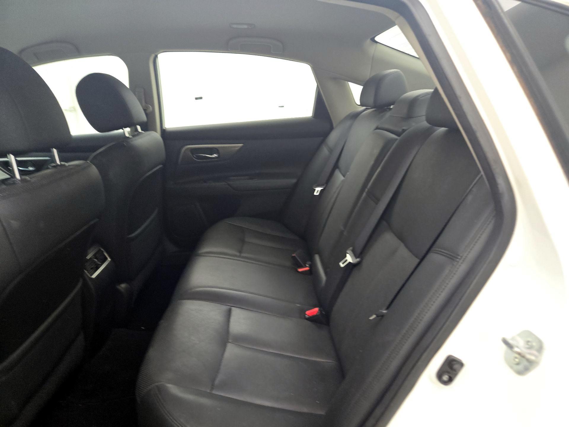 Thumbnail: 2015 Nissan Altima - 19