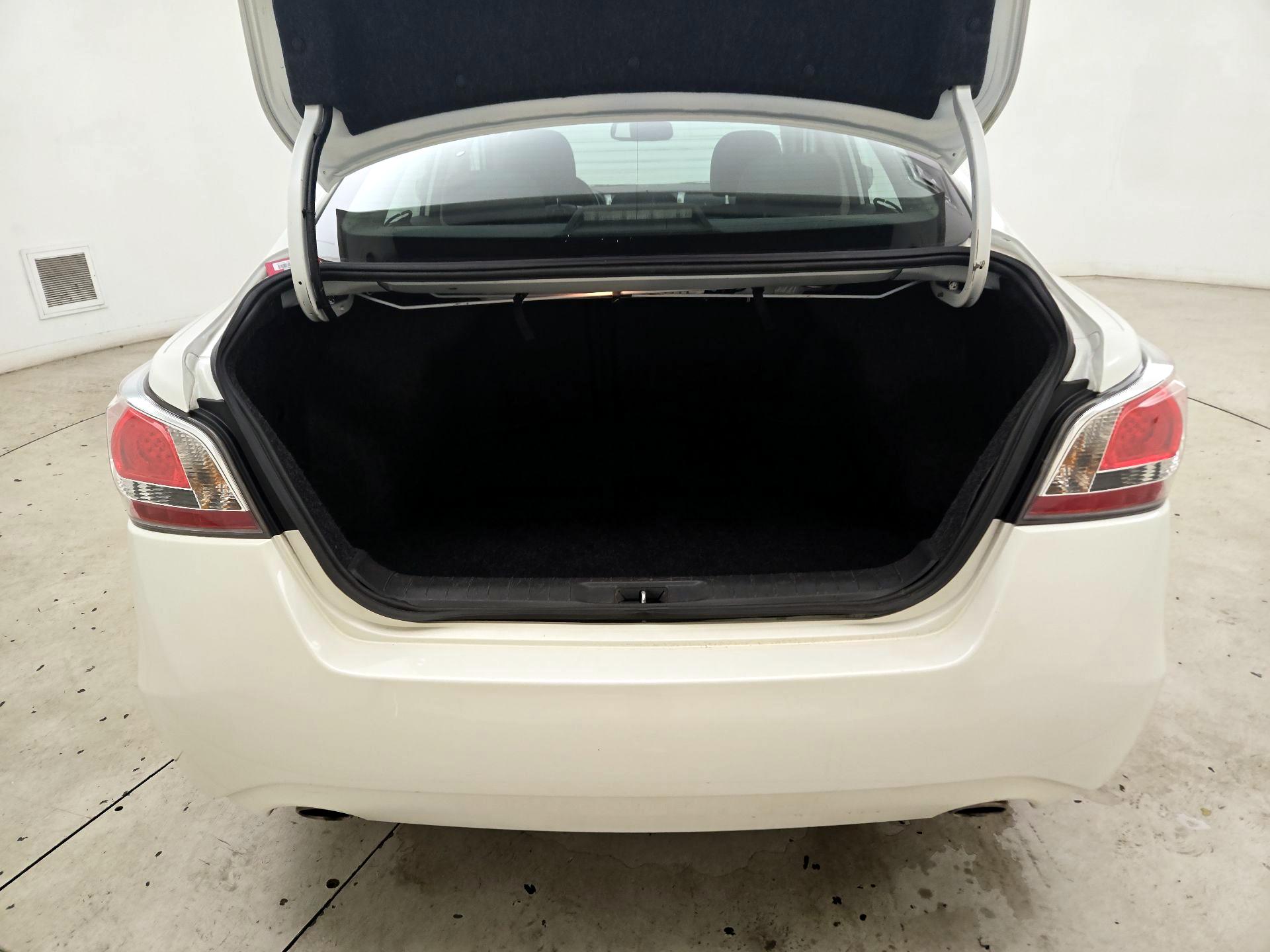 Thumbnail: 2015 Nissan Altima - 20