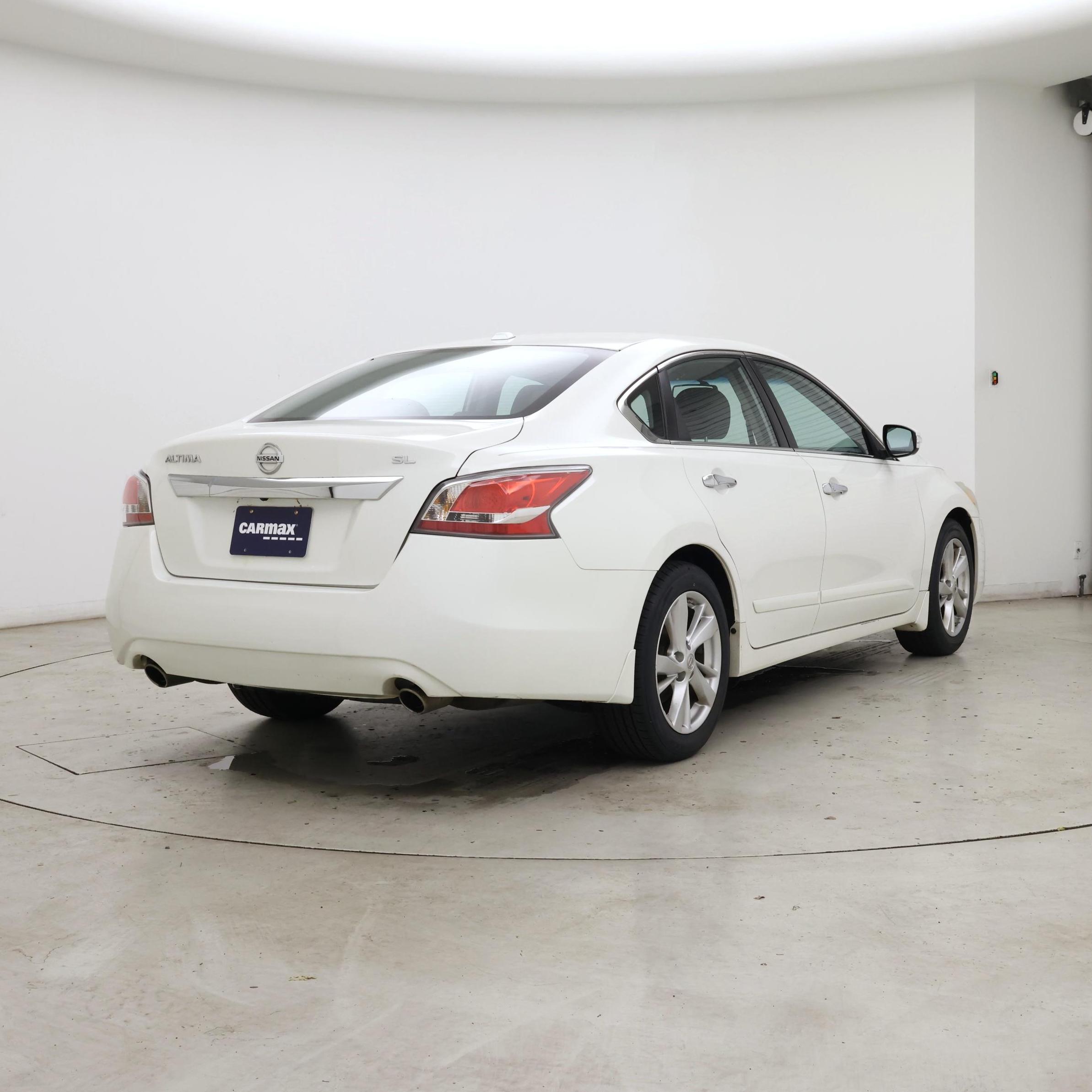 Thumbnail: 2015 Nissan Altima - 8