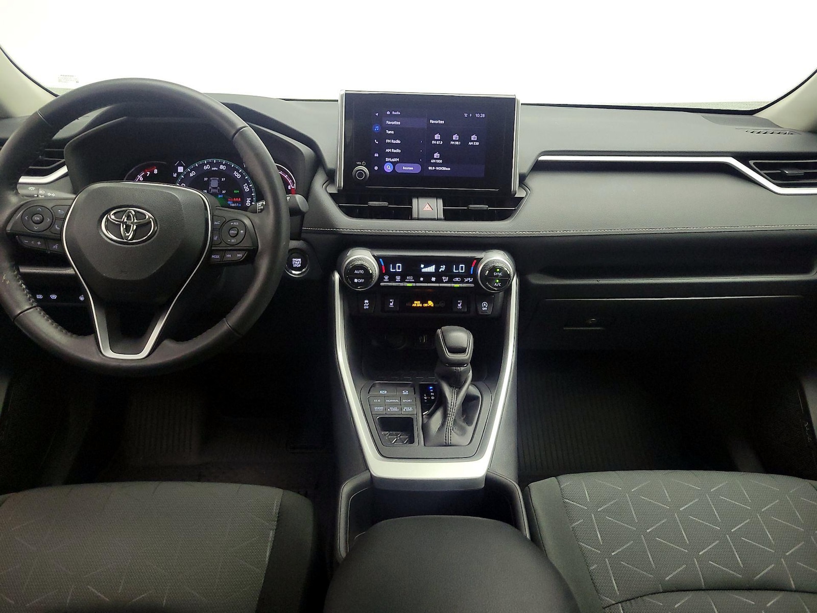 2024 Toyota RAV4 XLE - Photo 10
