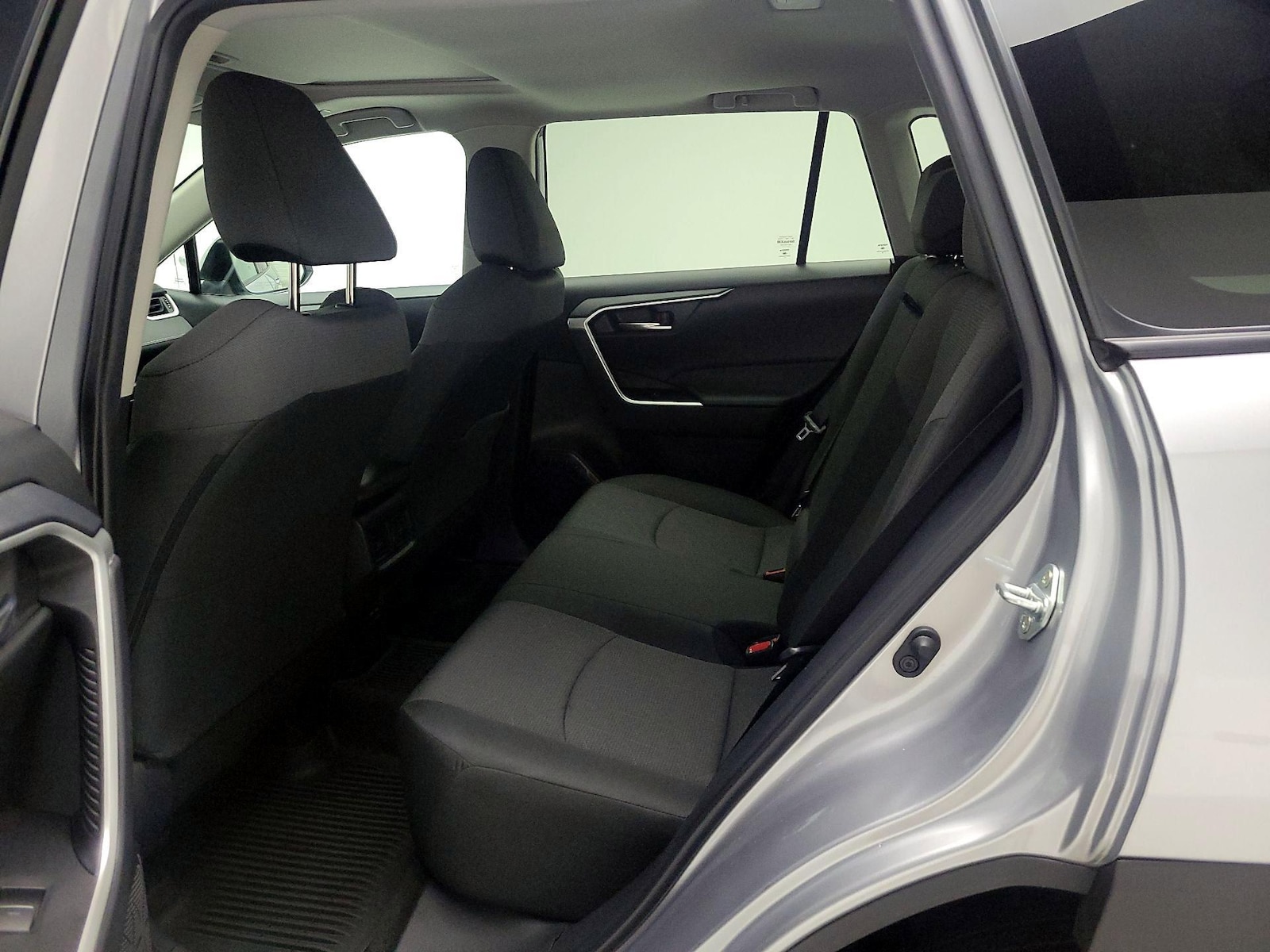 2024 Toyota RAV4 XLE - Photo 20