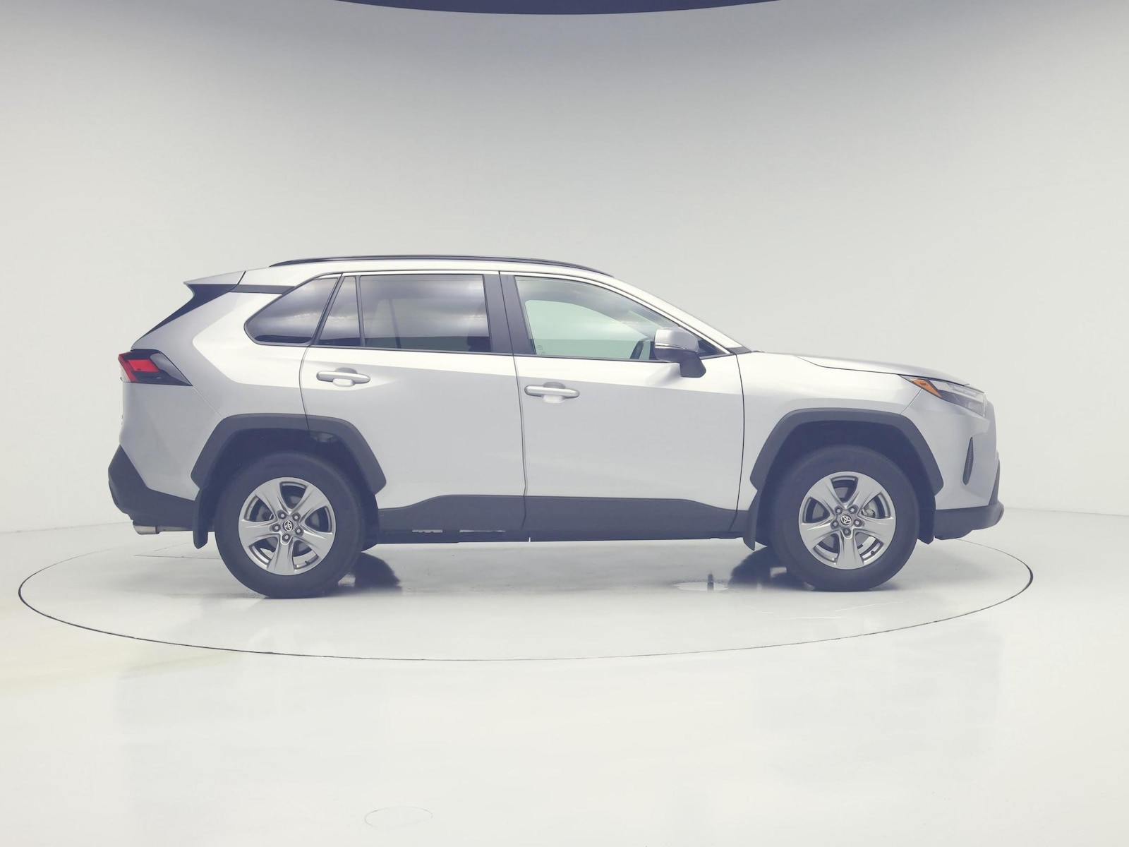 2024 Toyota RAV4 XLE - Photo 8