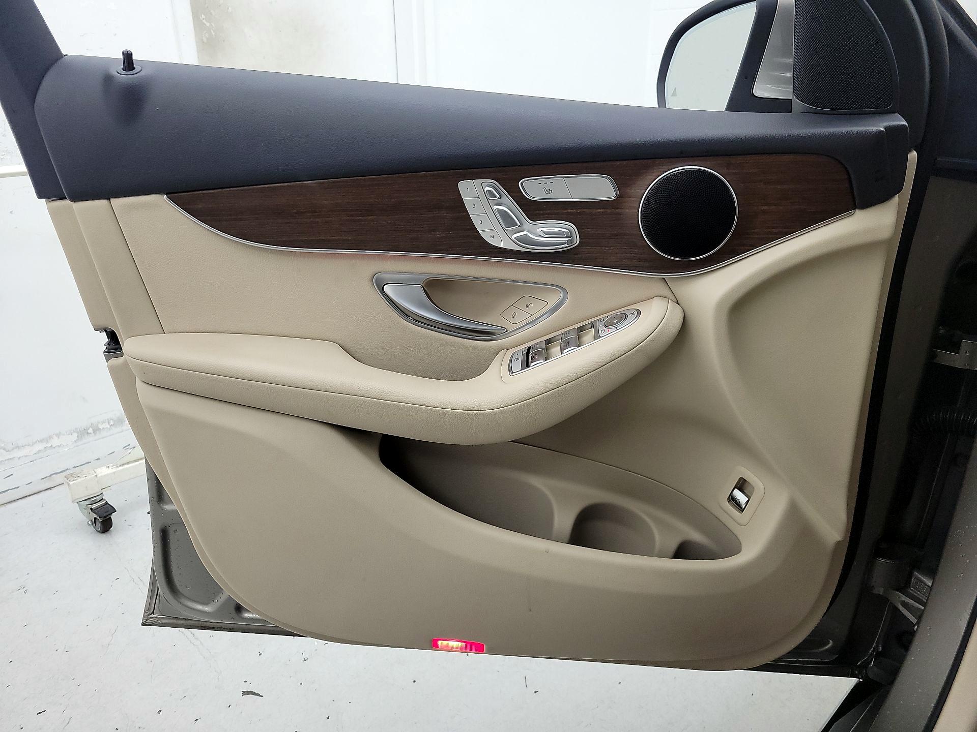 Thumbnail: 2021 Mercedes-Benz GLC - 12