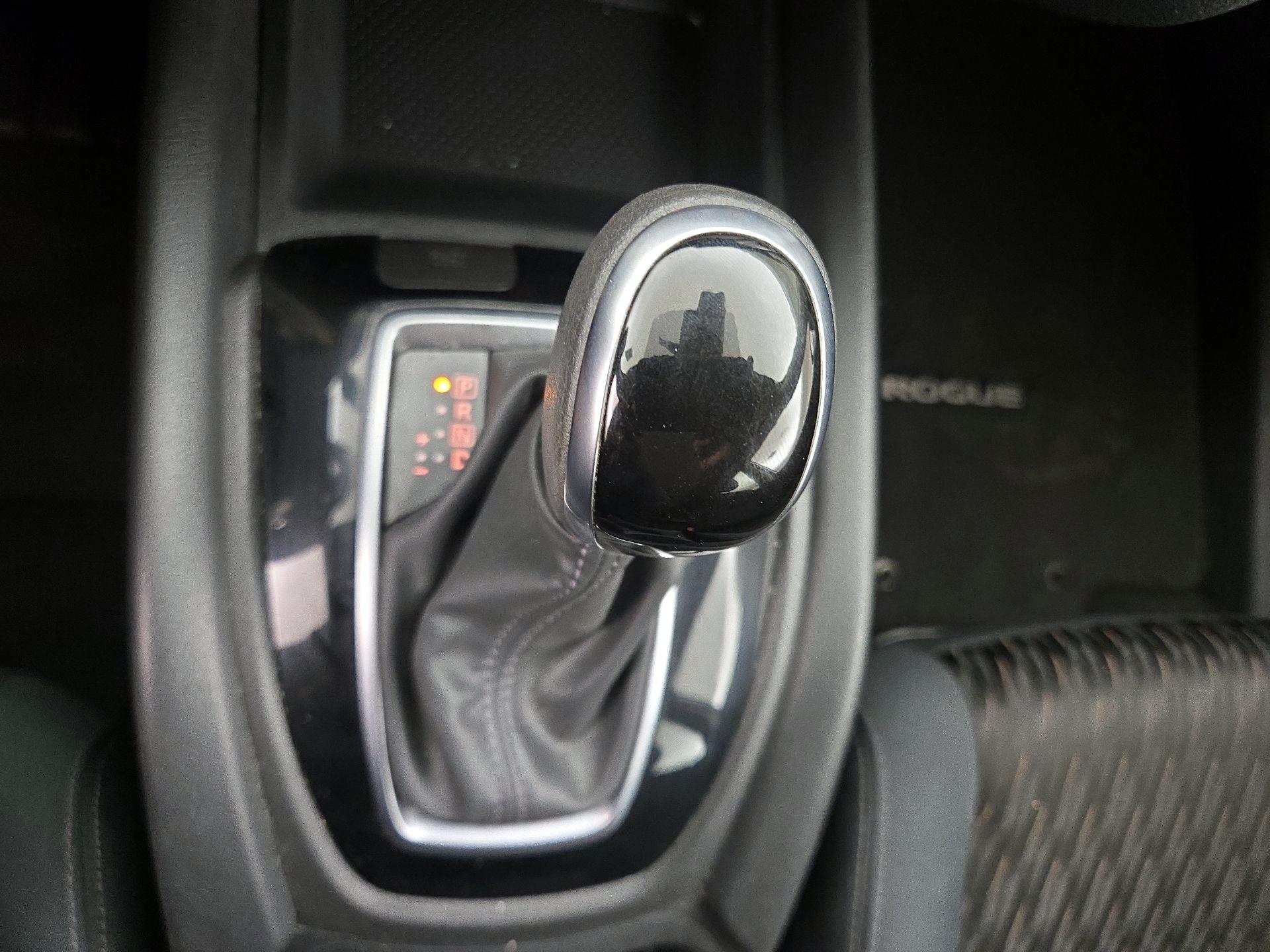 Thumbnail: 2019 Nissan Rogue - 17