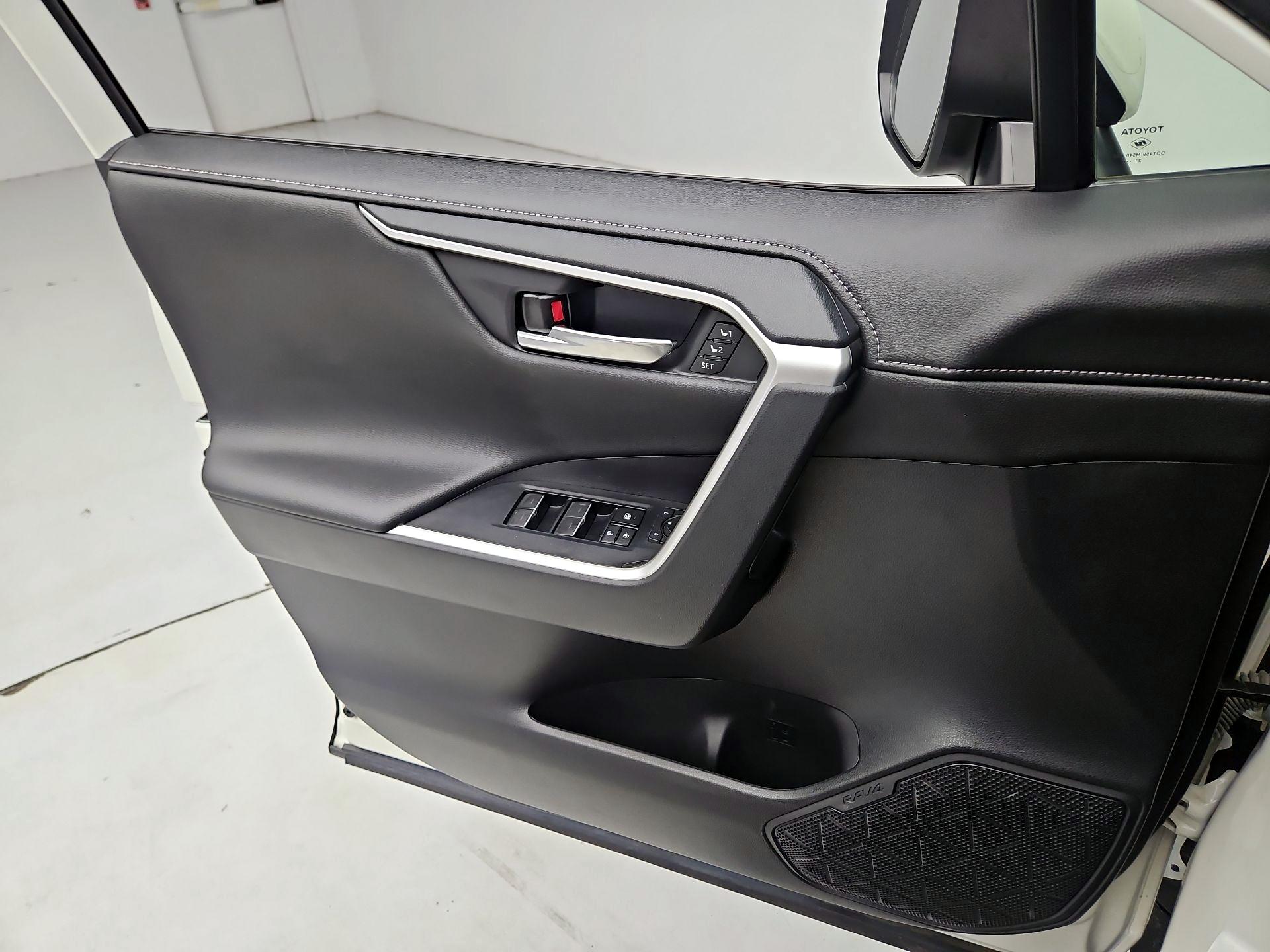 Thumbnail: 2022 Toyota RAV4 - 12
