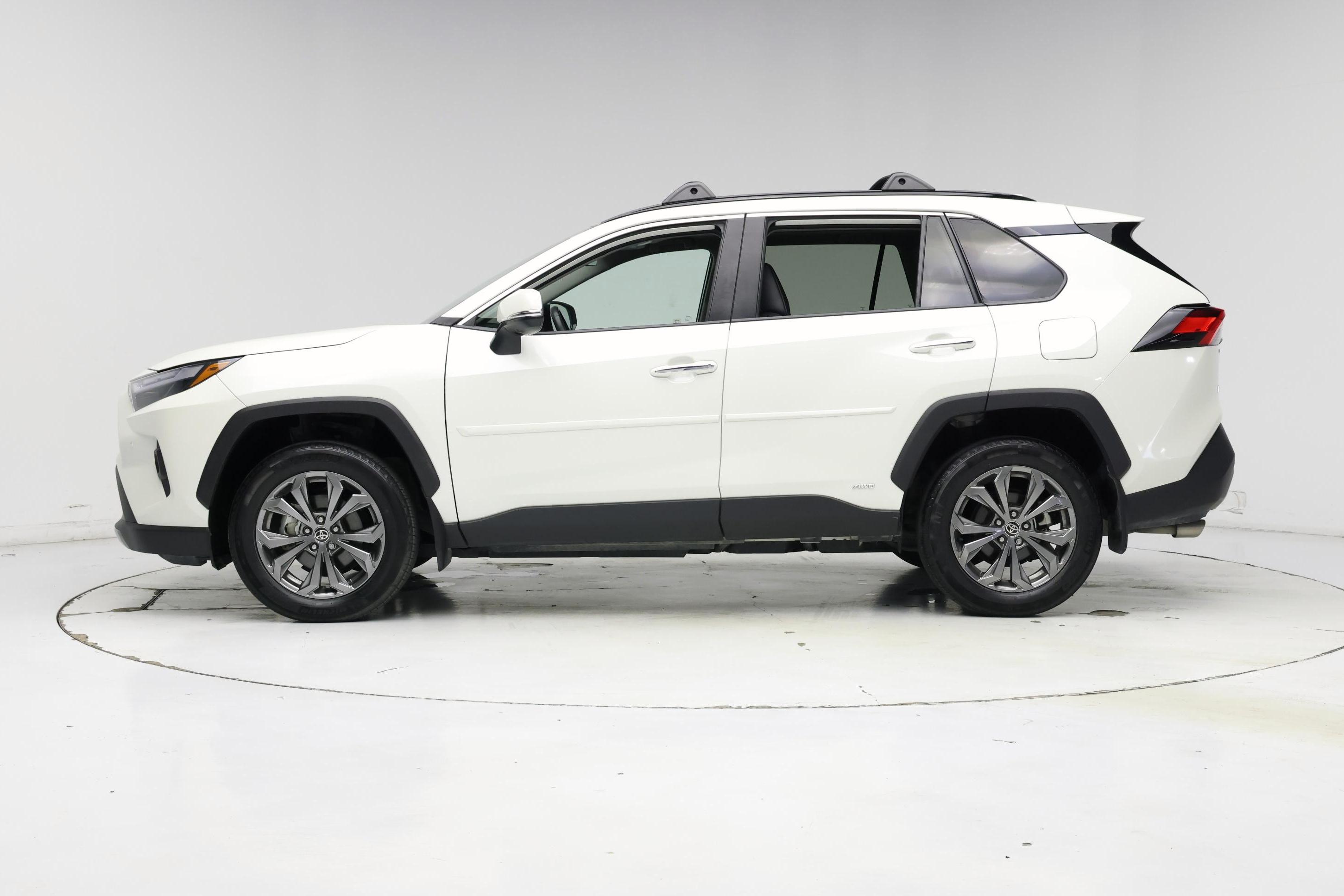 Thumbnail: 2022 Toyota RAV4 - 3