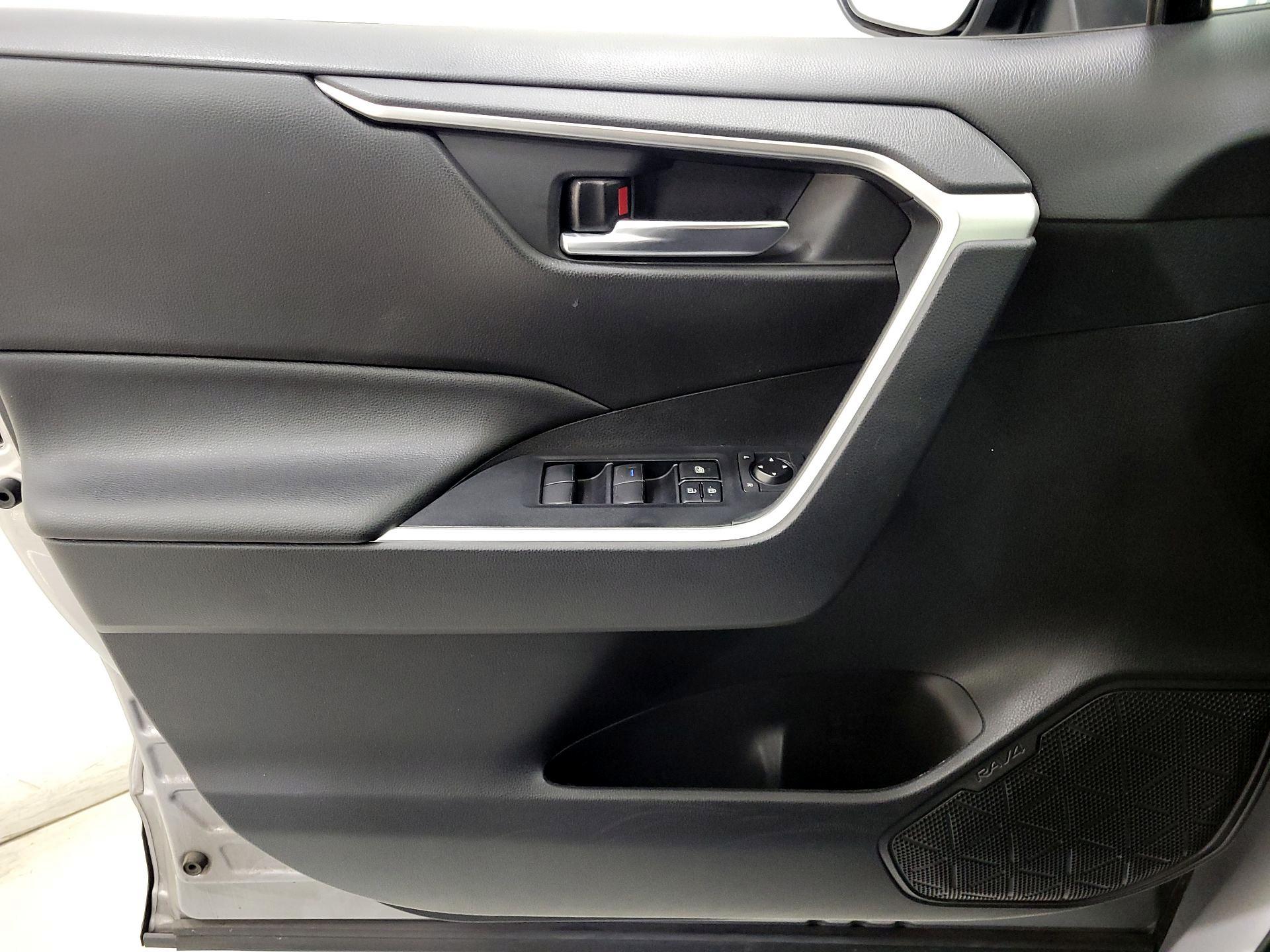 Thumbnail: 2021 Toyota RAV4 - 12