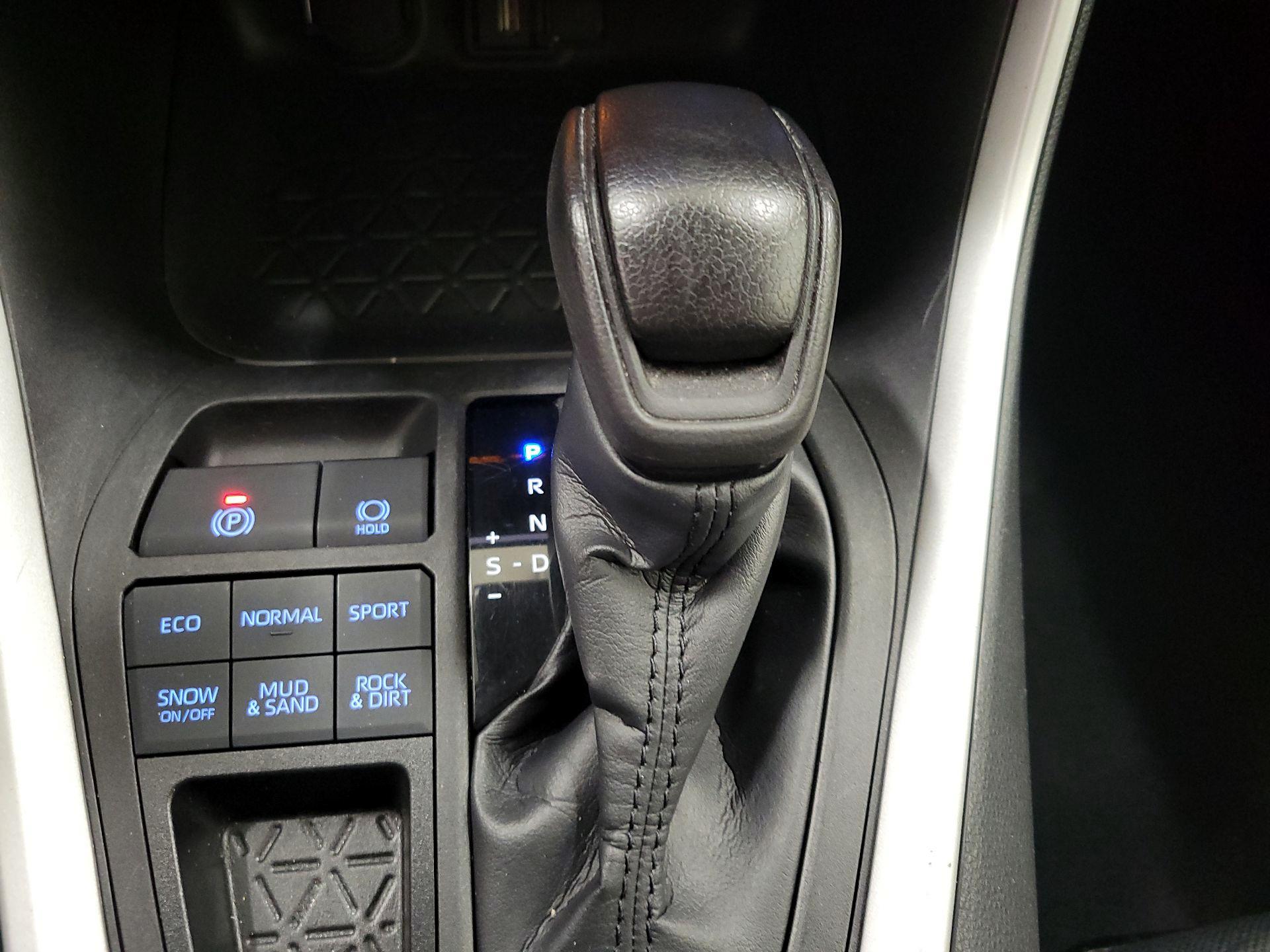 Thumbnail: 2021 Toyota RAV4 - 17