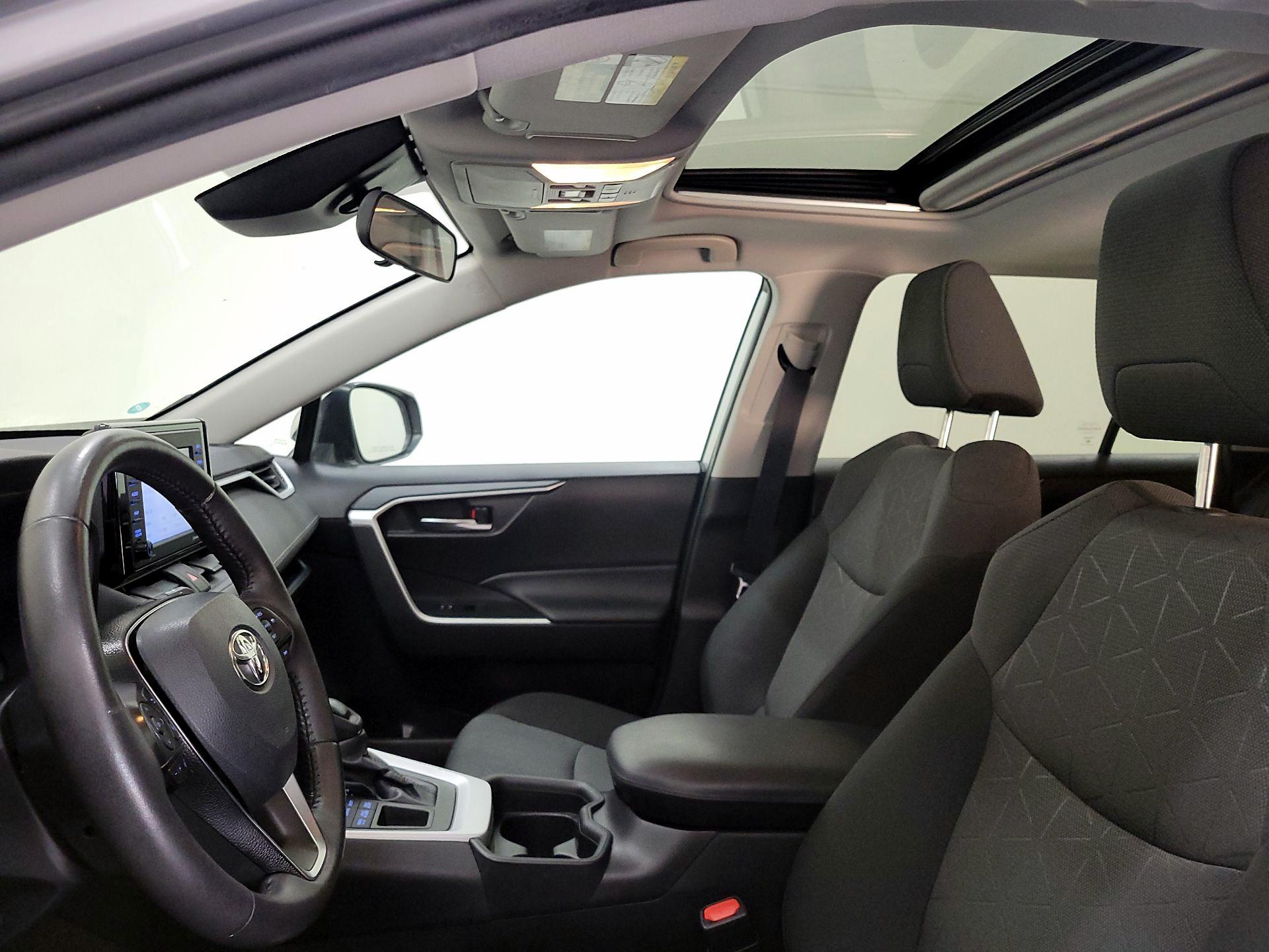 Thumbnail: 2021 Toyota RAV4 - 19