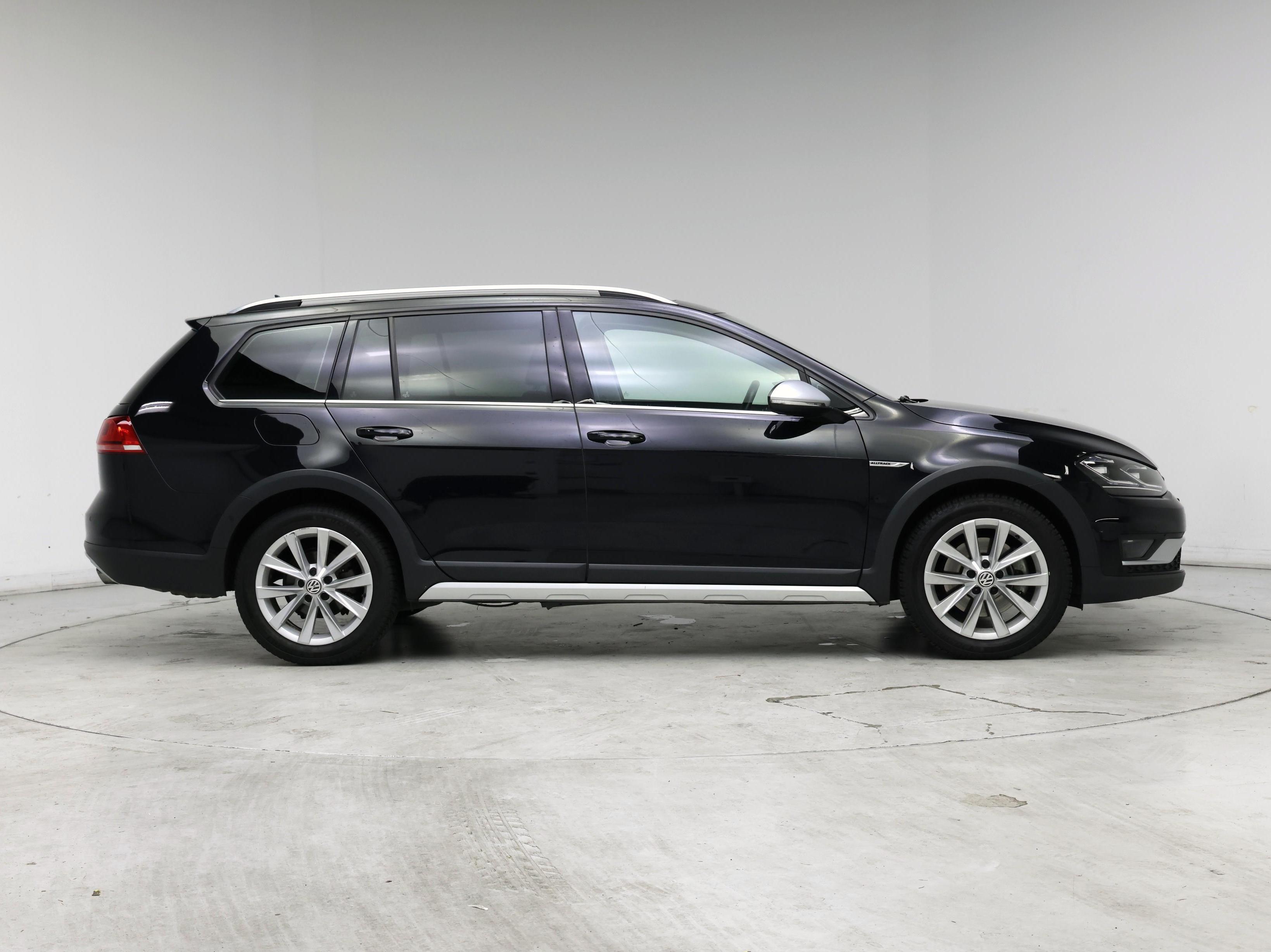 Thumbnail: 2017 Volkswagen Golf - 7
