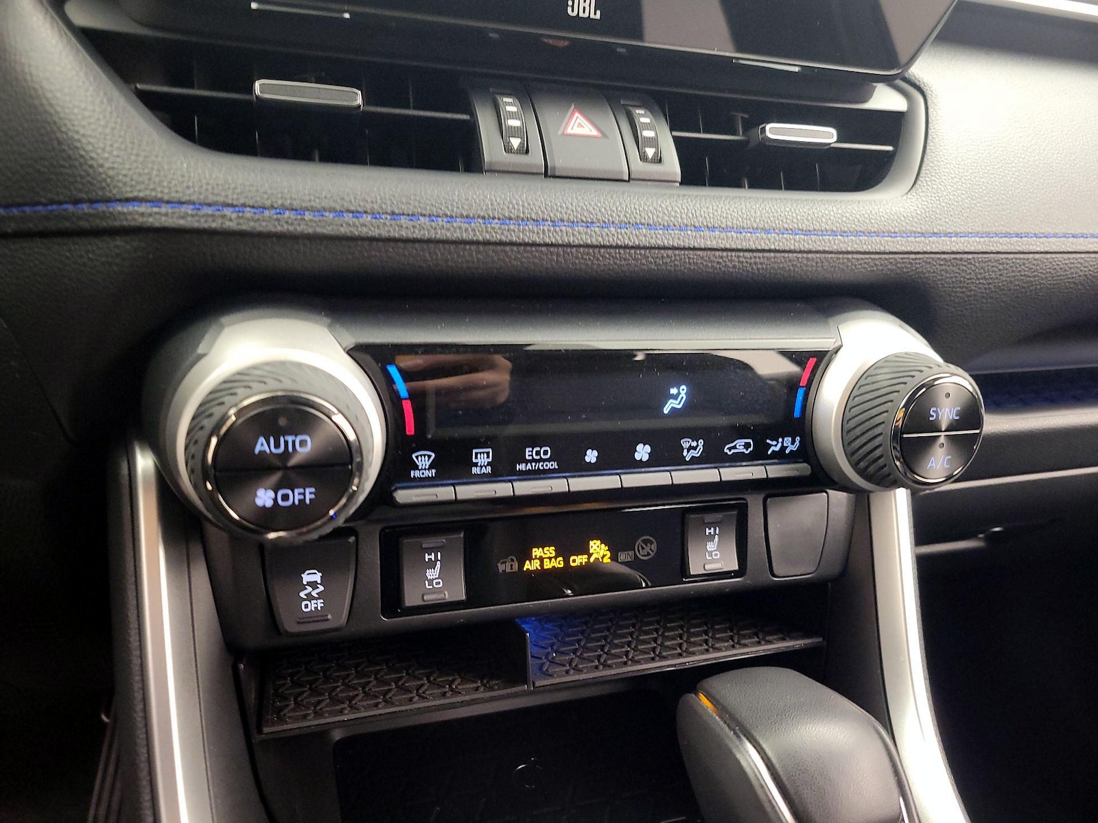 2025 Toyota RAV4 XSE - Photo 18