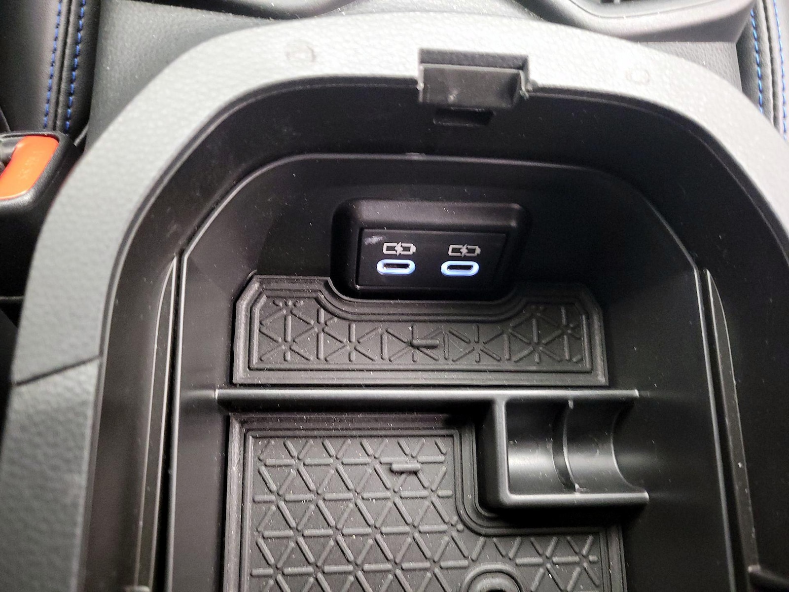 2025 Toyota RAV4 XSE - Photo 20