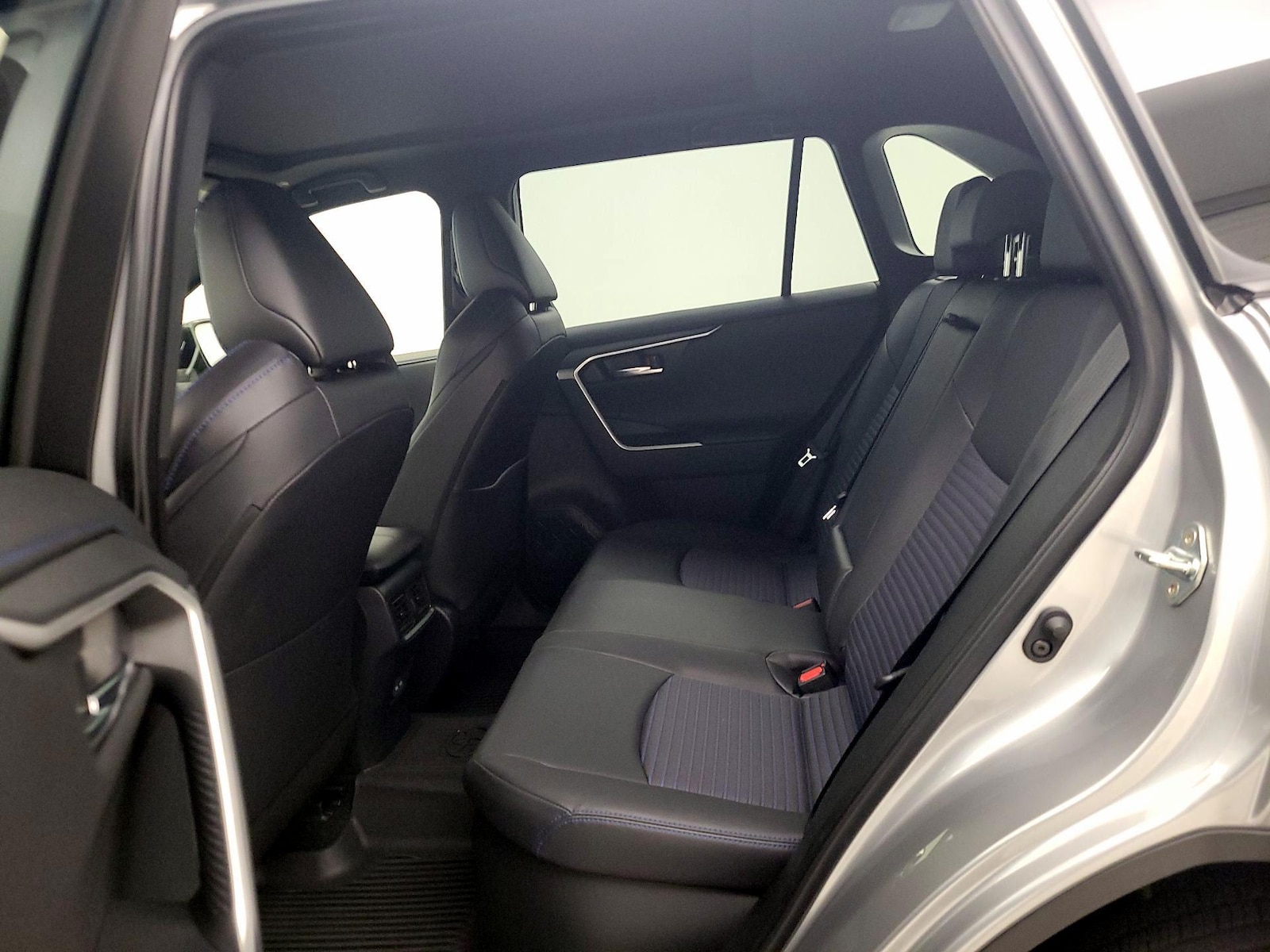 2025 Toyota RAV4 XSE - Photo 21