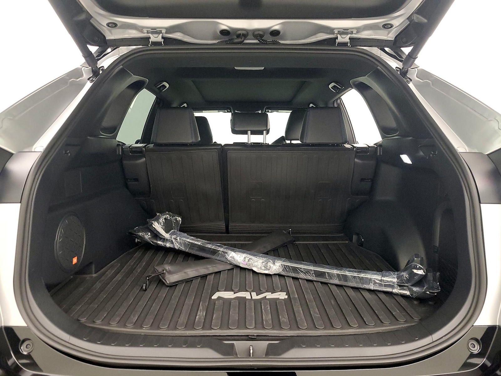 2025 Toyota RAV4 XSE - Photo 22