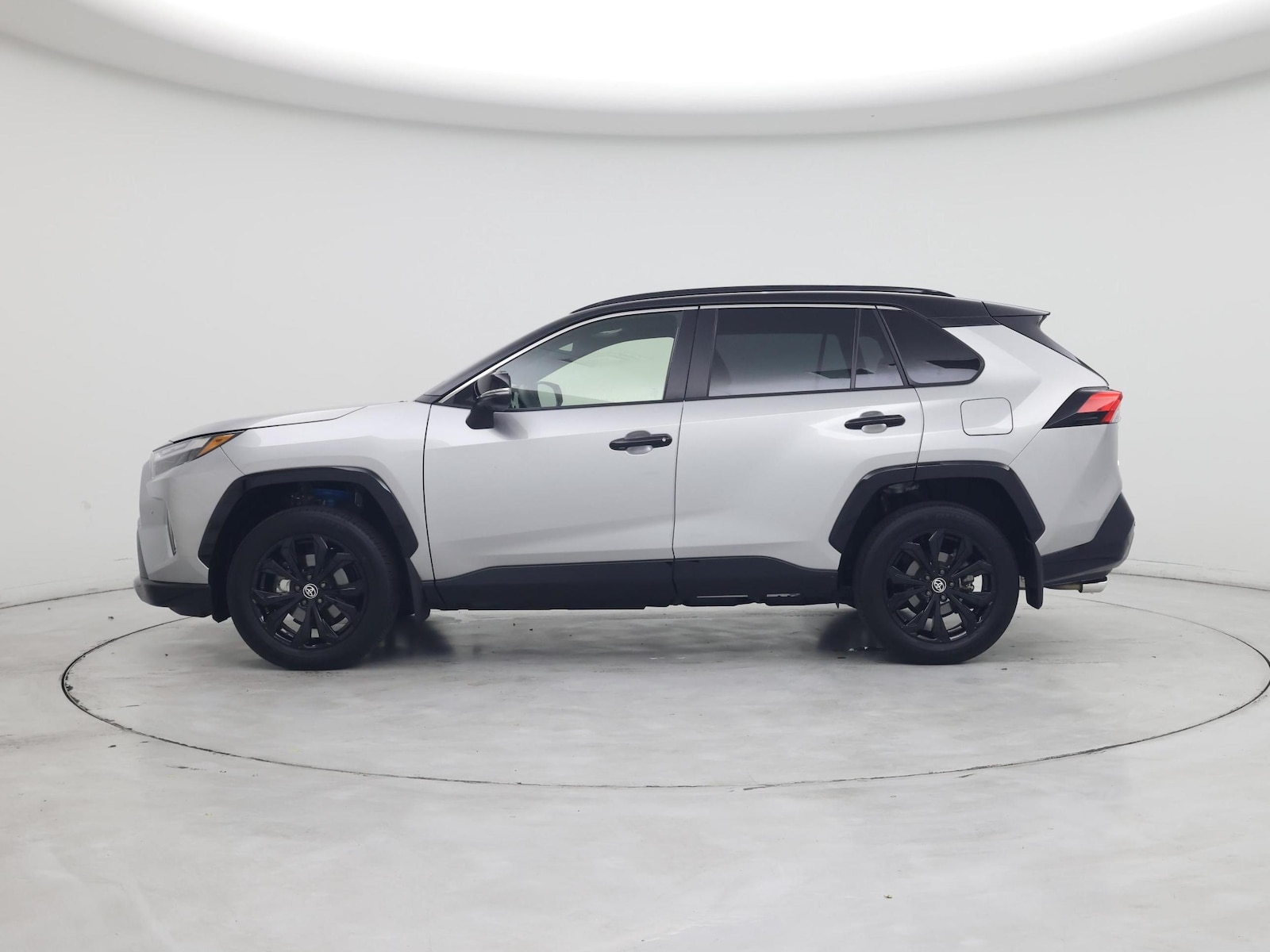 2025 Toyota RAV4 XSE - Photo 4