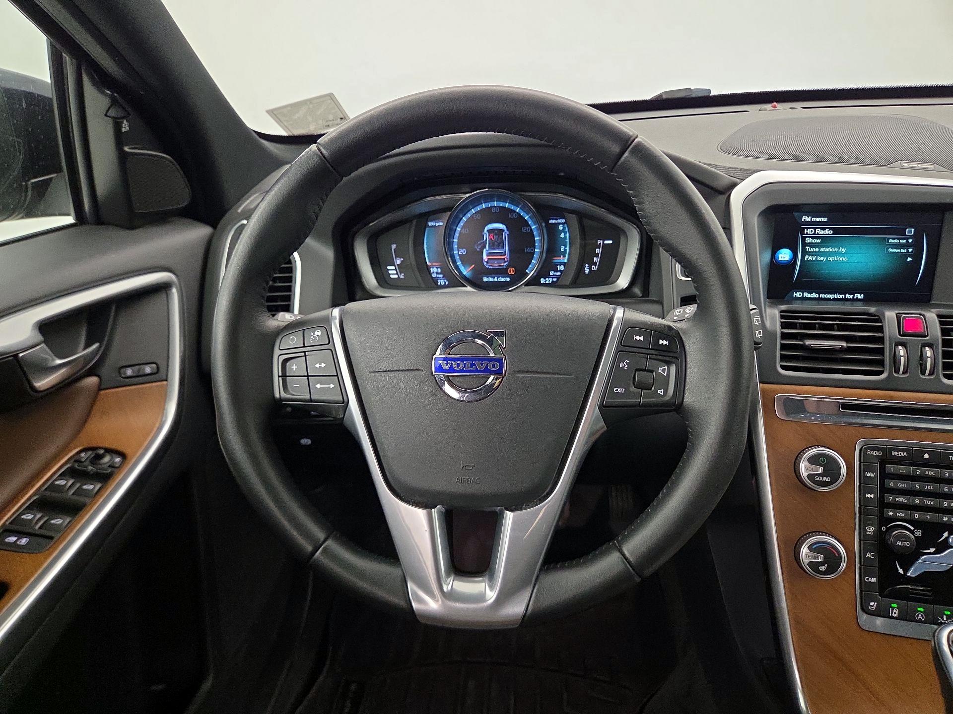 Thumbnail: 2016 Volvo XC60 - 10