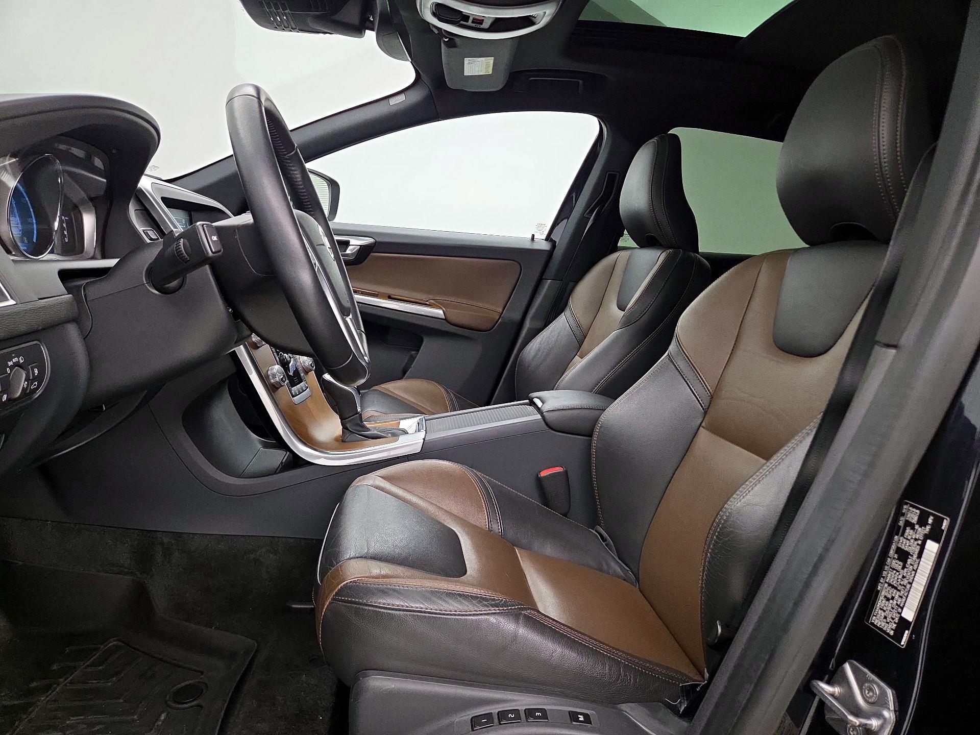 Thumbnail: 2016 Volvo XC60 - 11