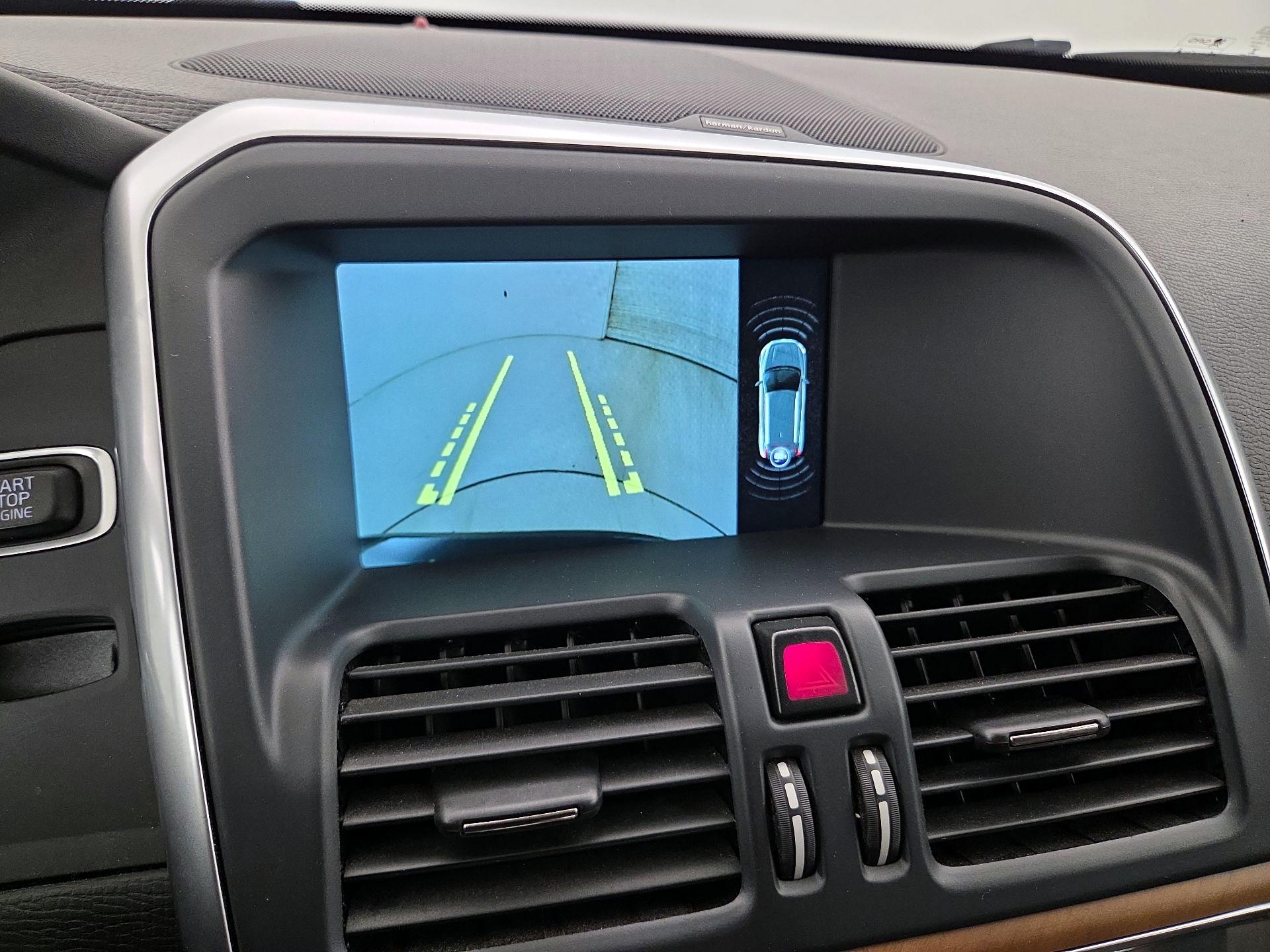 Thumbnail: 2016 Volvo XC60 - 14