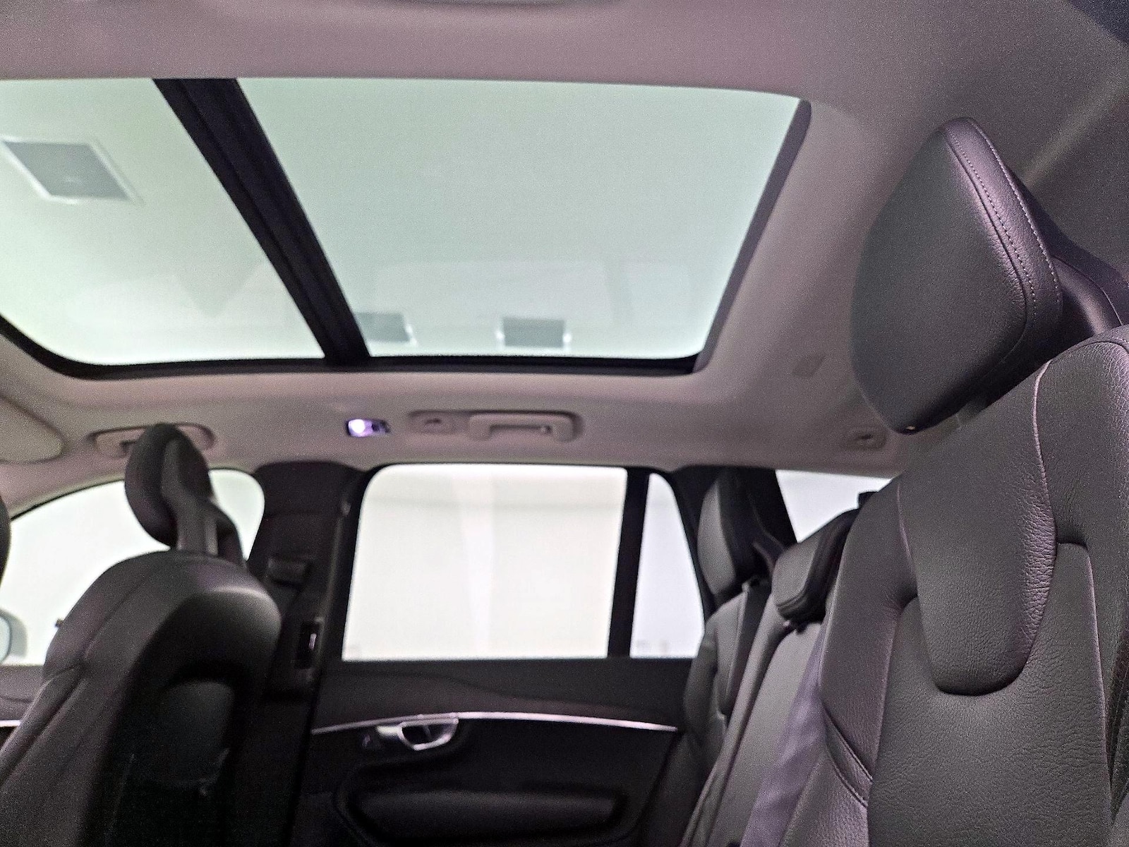 2020 Volvo XC90 Momentum - Photo 27