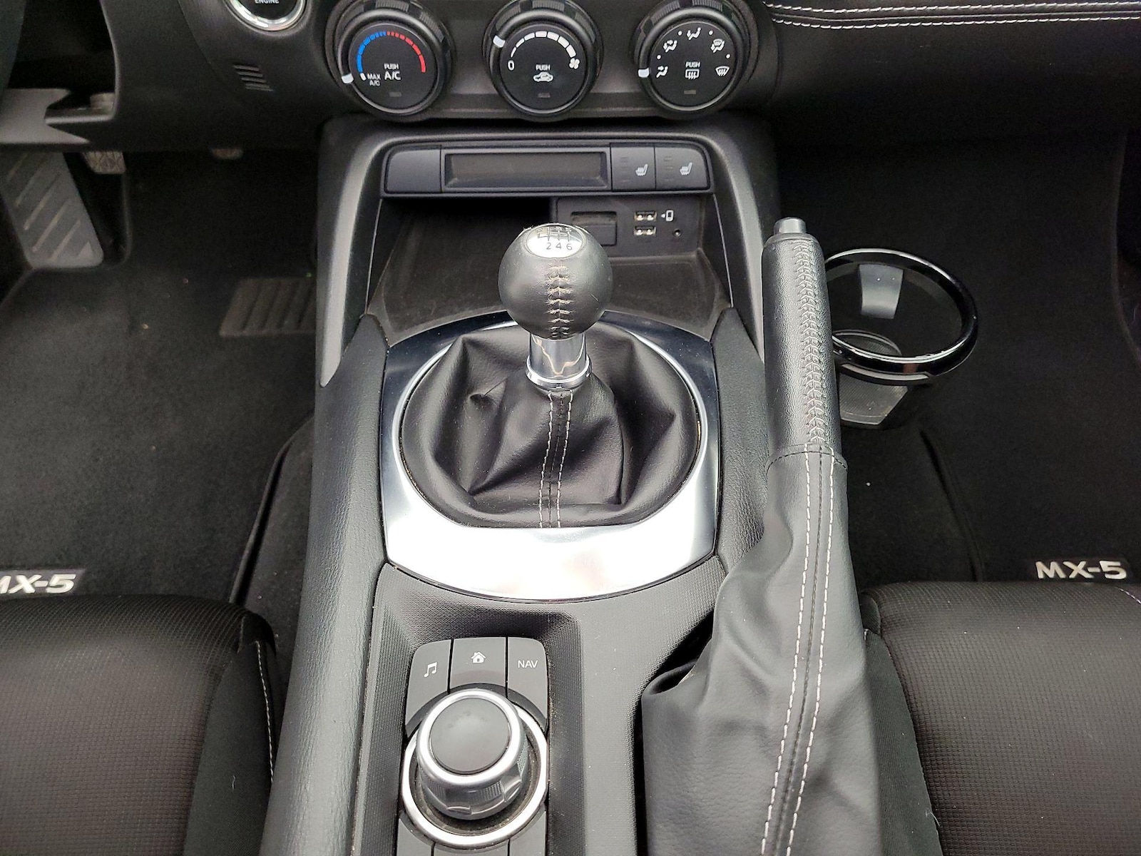 2021 Mazda MX-5 Miata Club - Photo 18