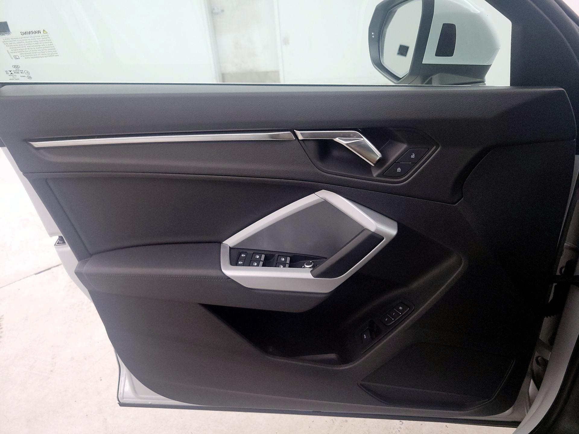 Thumbnail: 2023 Audi Q3 - 12