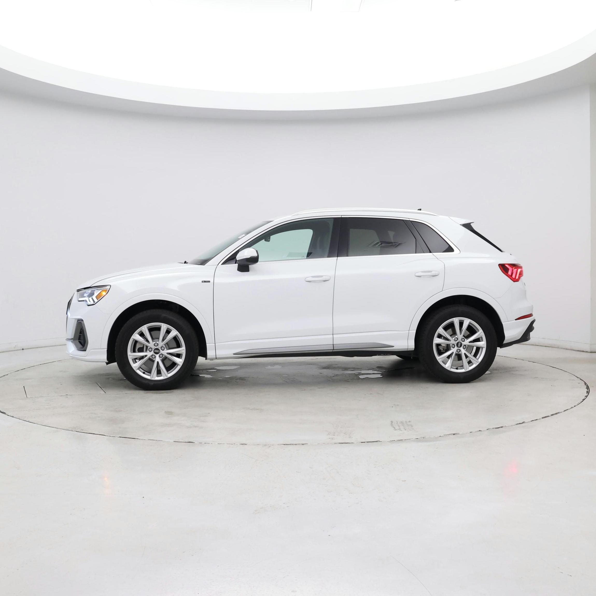 Thumbnail: 2023 Audi Q3 - 2