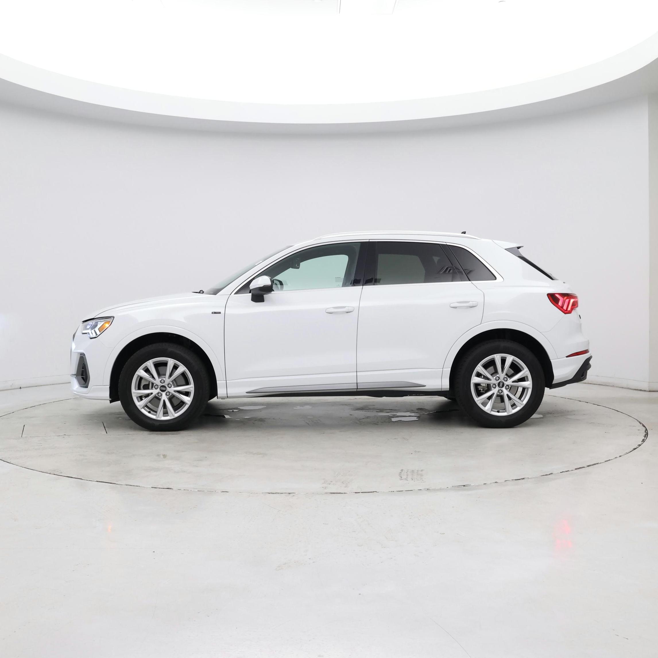 Thumbnail: 2023 Audi Q3 - 8