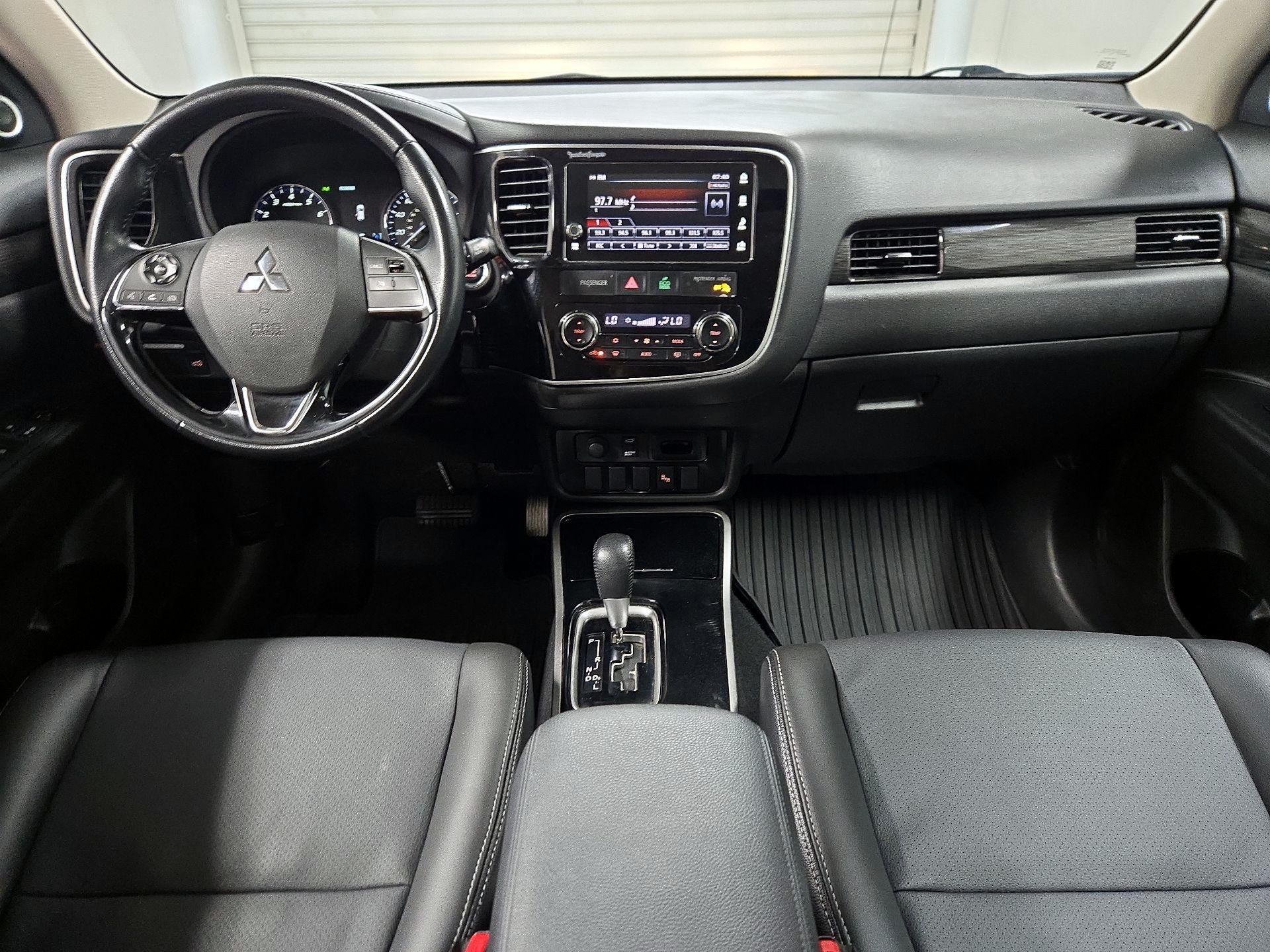 Thumbnail: 2017 Mitsubishi Outlander - 9