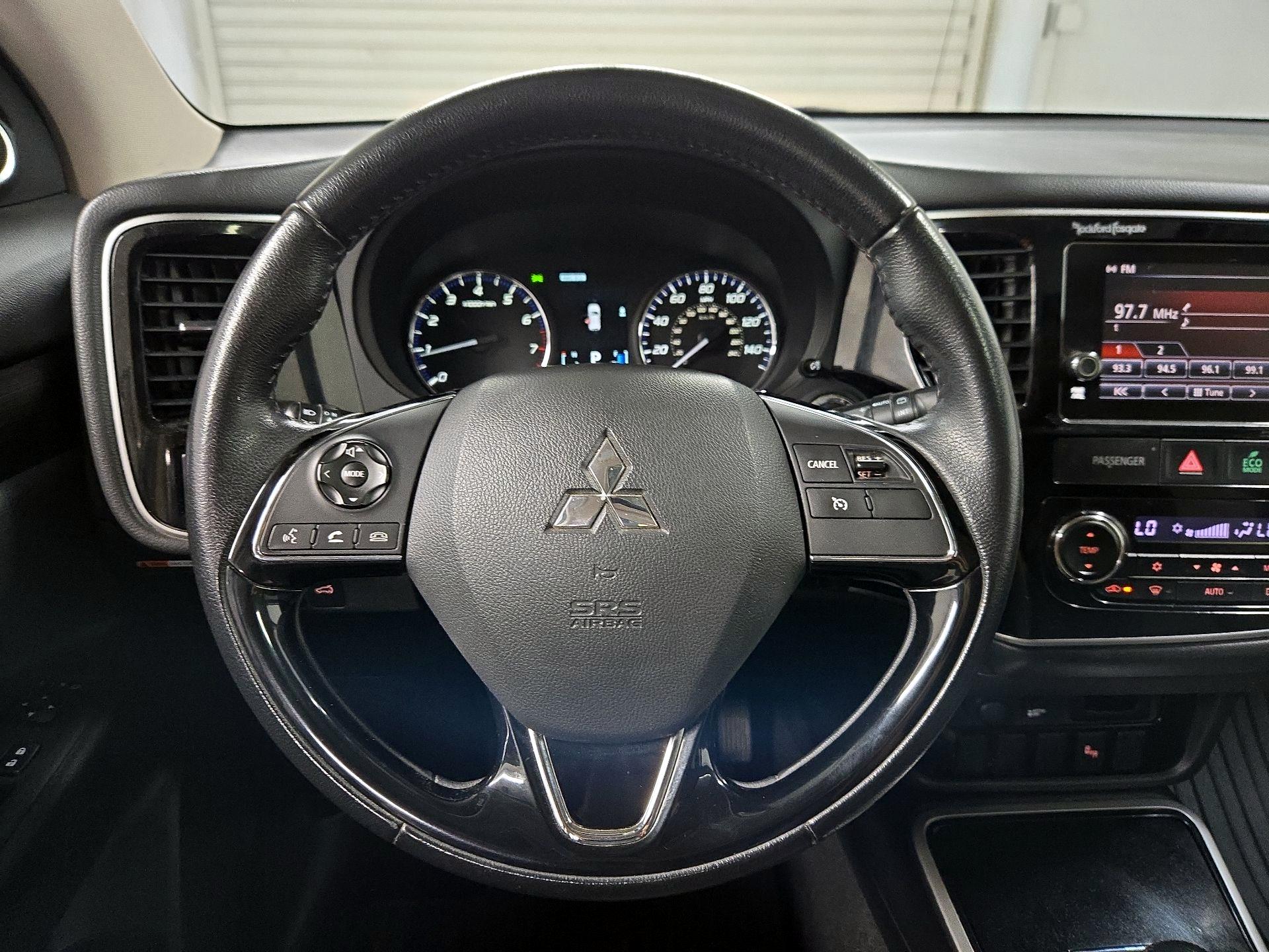 Thumbnail: 2017 Mitsubishi Outlander - 10