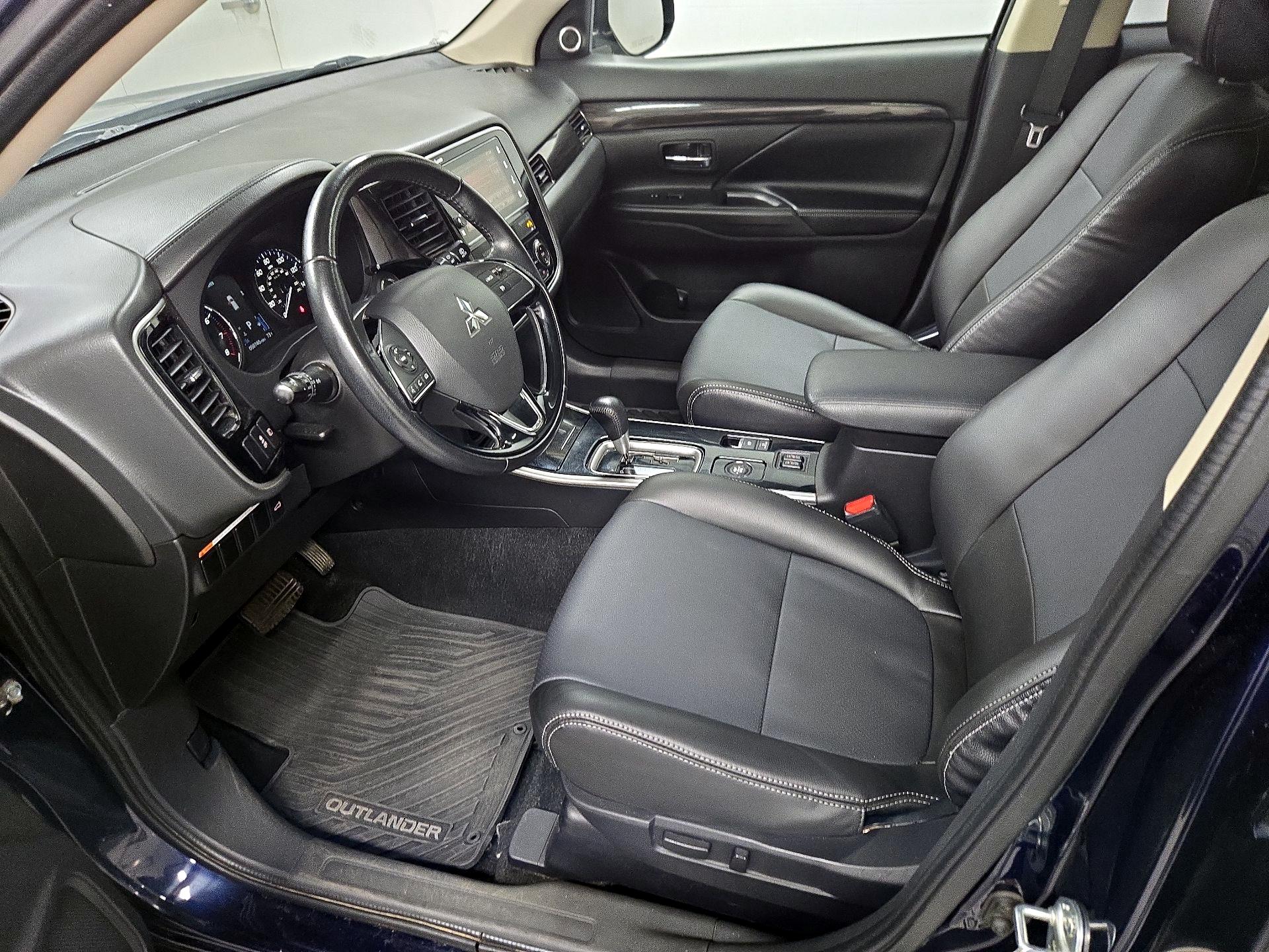 Thumbnail: 2017 Mitsubishi Outlander - 11