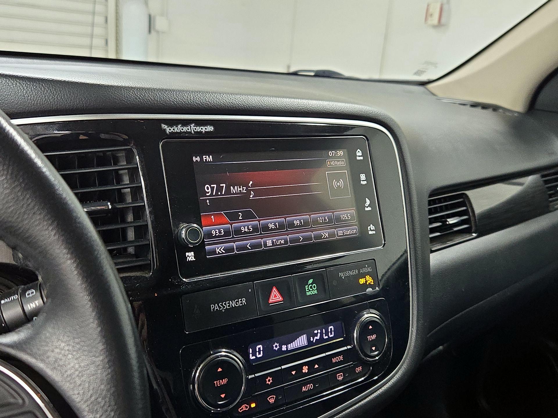 Thumbnail: 2017 Mitsubishi Outlander - 15