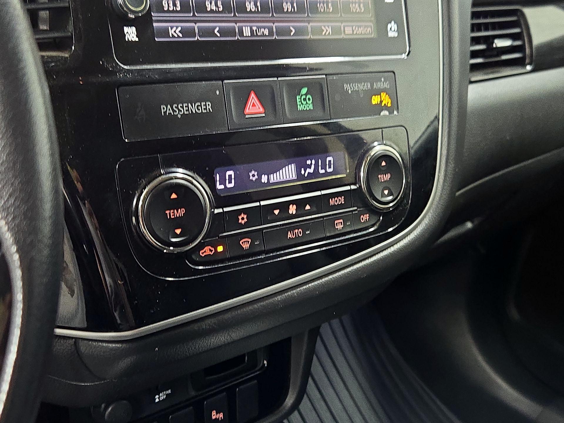 Thumbnail: 2017 Mitsubishi Outlander - 16