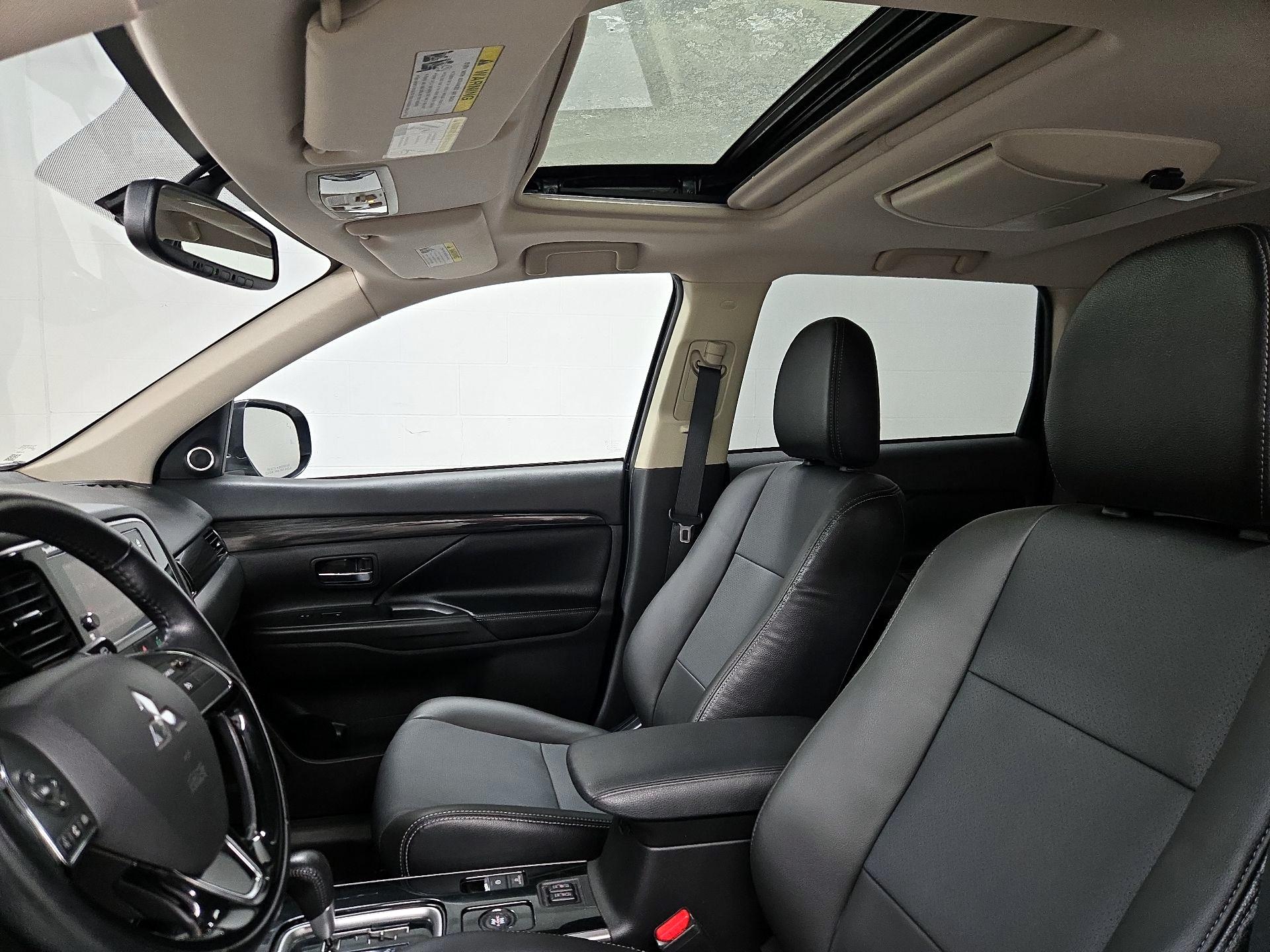 Thumbnail: 2017 Mitsubishi Outlander - 18