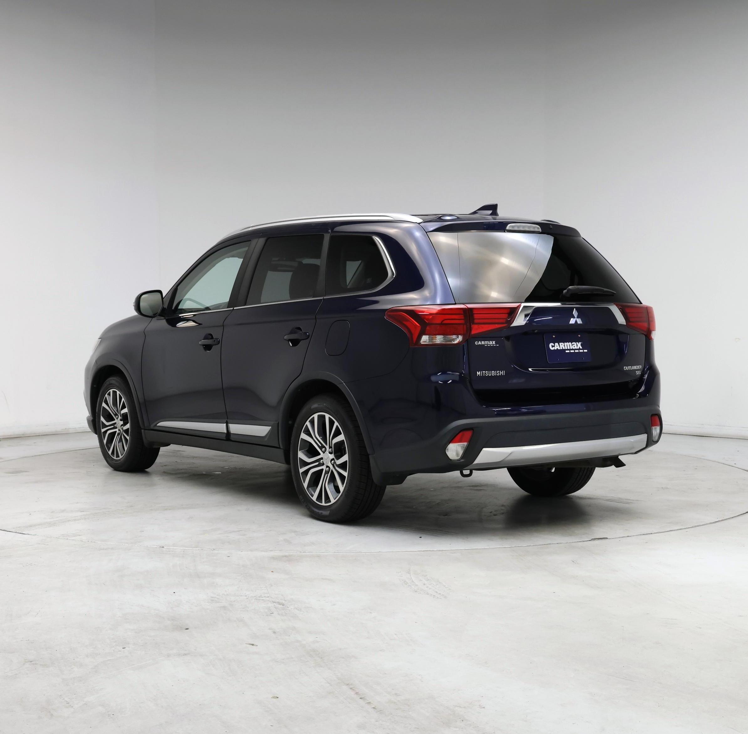 Thumbnail: 2017 Mitsubishi Outlander - 2