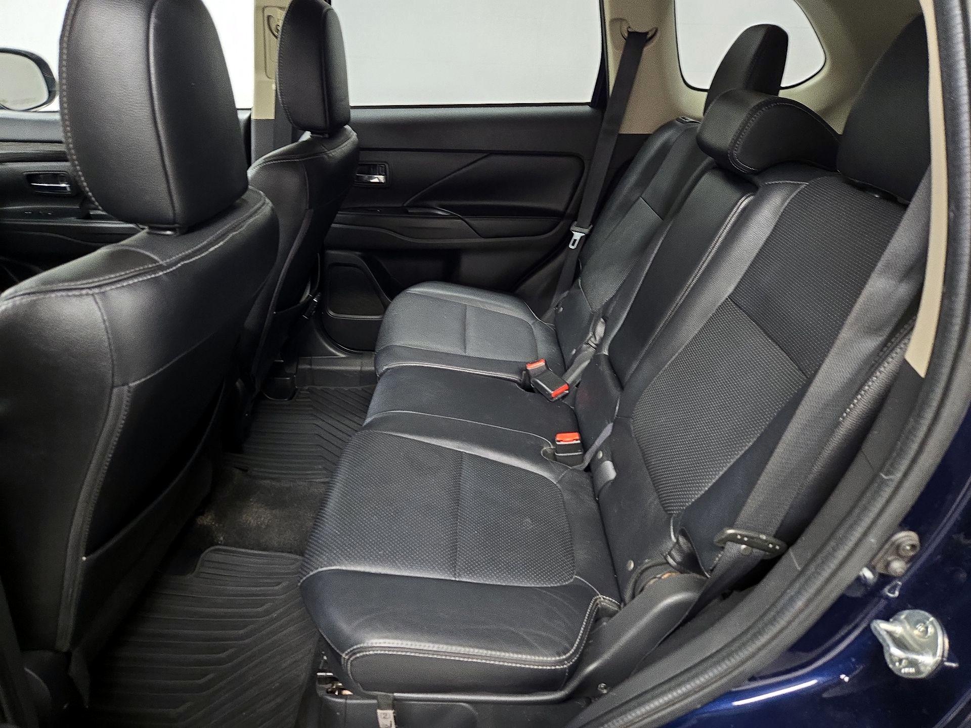 Thumbnail: 2017 Mitsubishi Outlander - 19