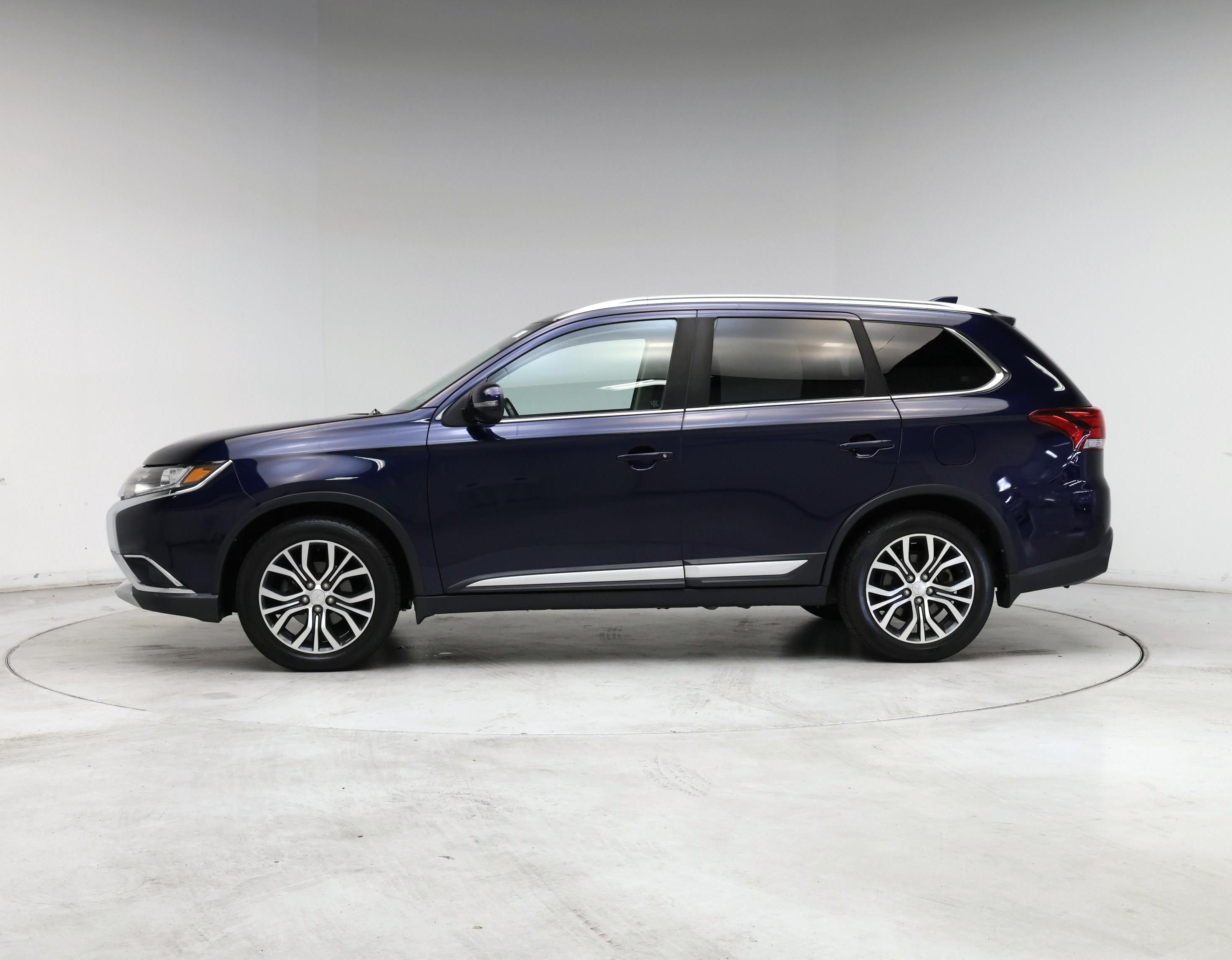 Thumbnail: 2017 Mitsubishi Outlander - 3