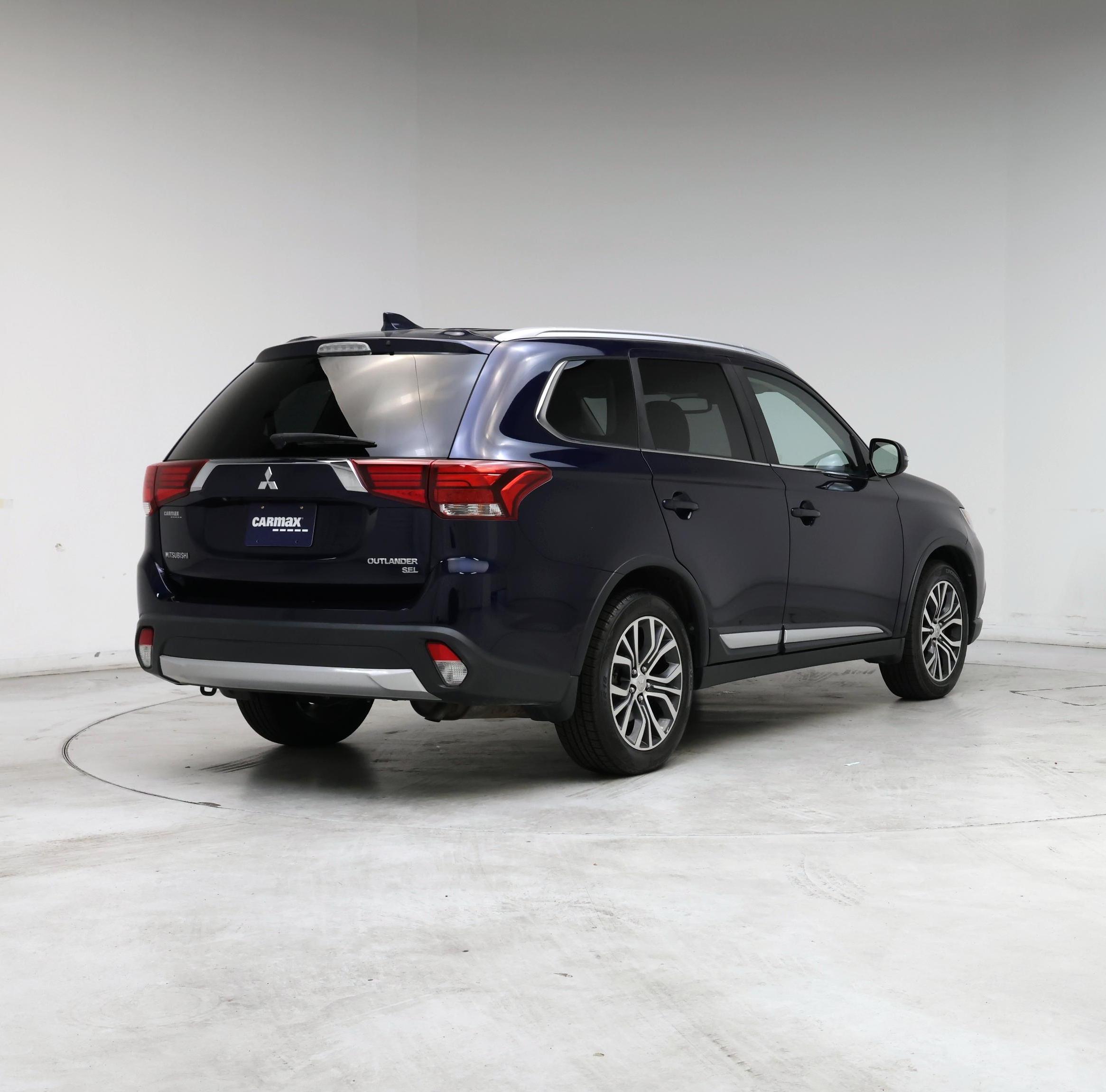 Thumbnail: 2017 Mitsubishi Outlander - 8
