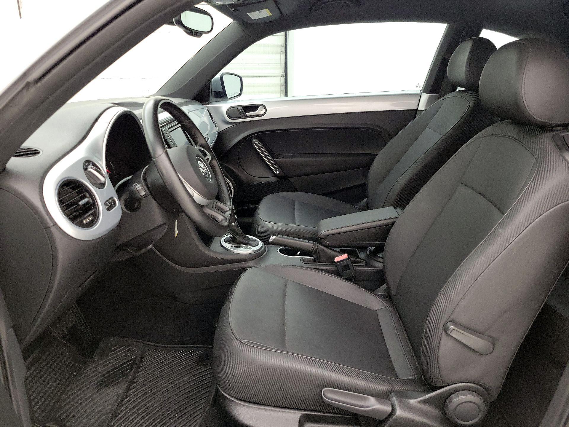 Thumbnail: 2016 Volkswagen Beetle - 11