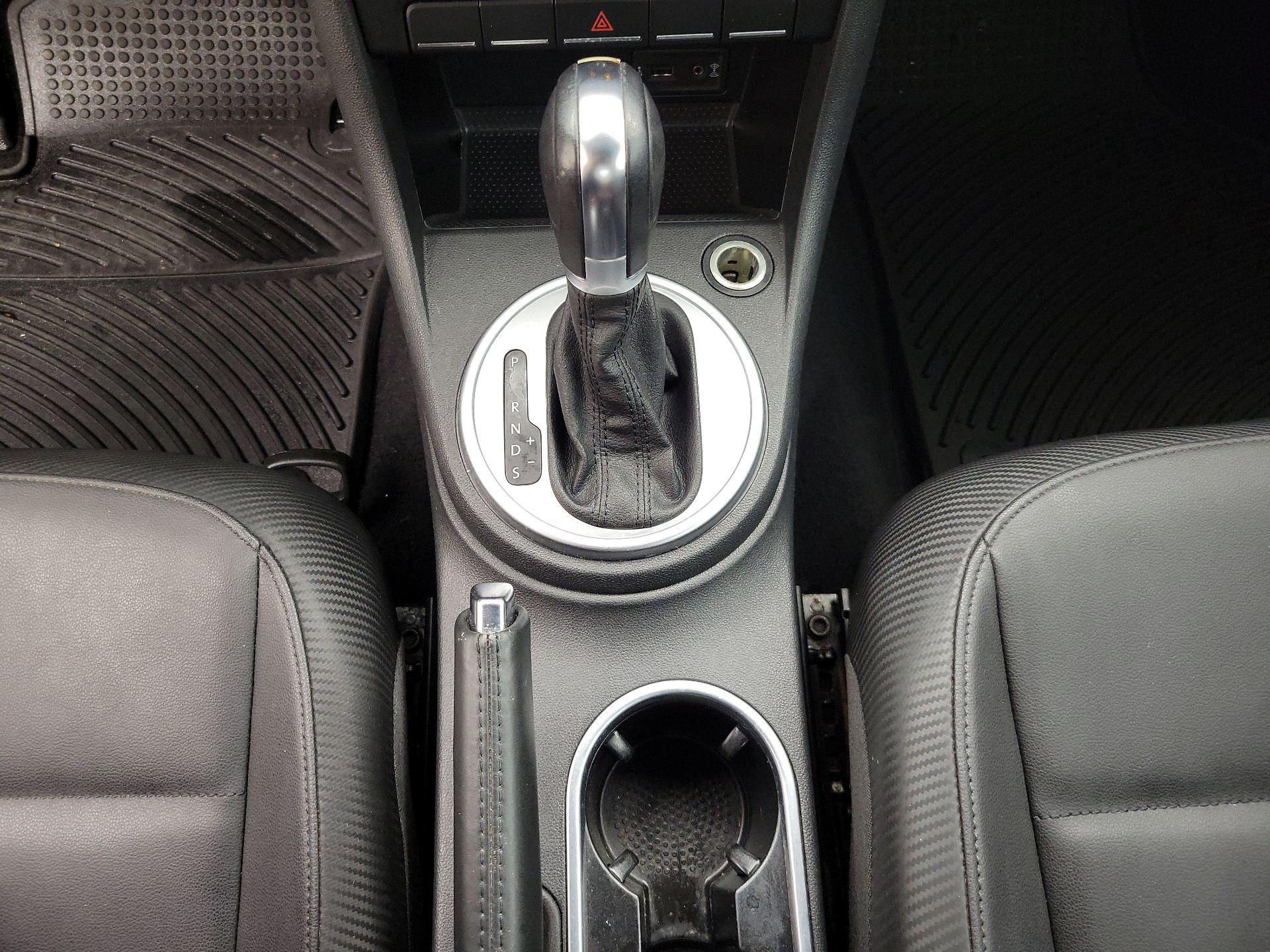 Thumbnail: 2016 Volkswagen Beetle - 17