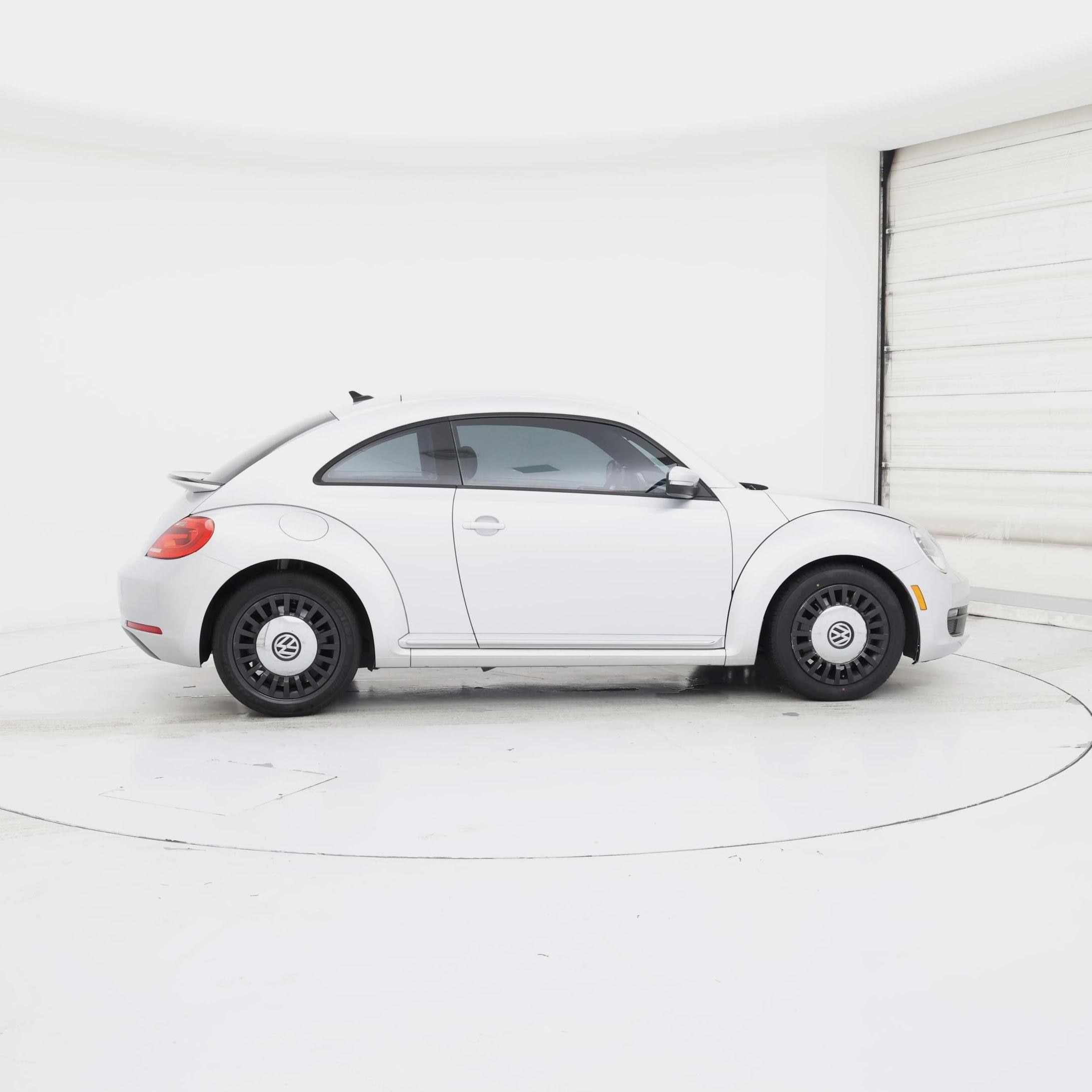 Thumbnail: 2016 Volkswagen Beetle - 7