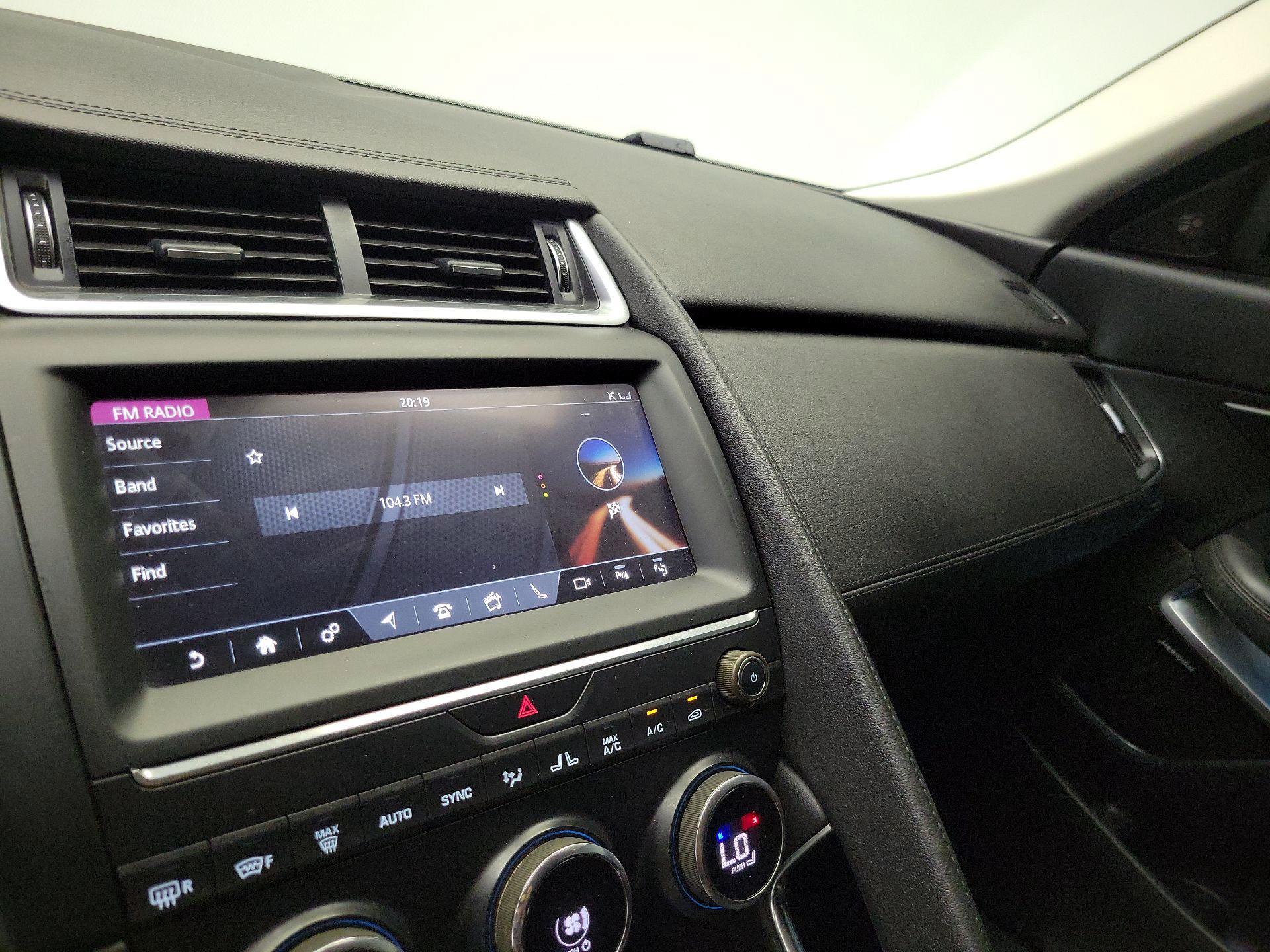 Thumbnail: 2020 Jaguar E-Pace - 16