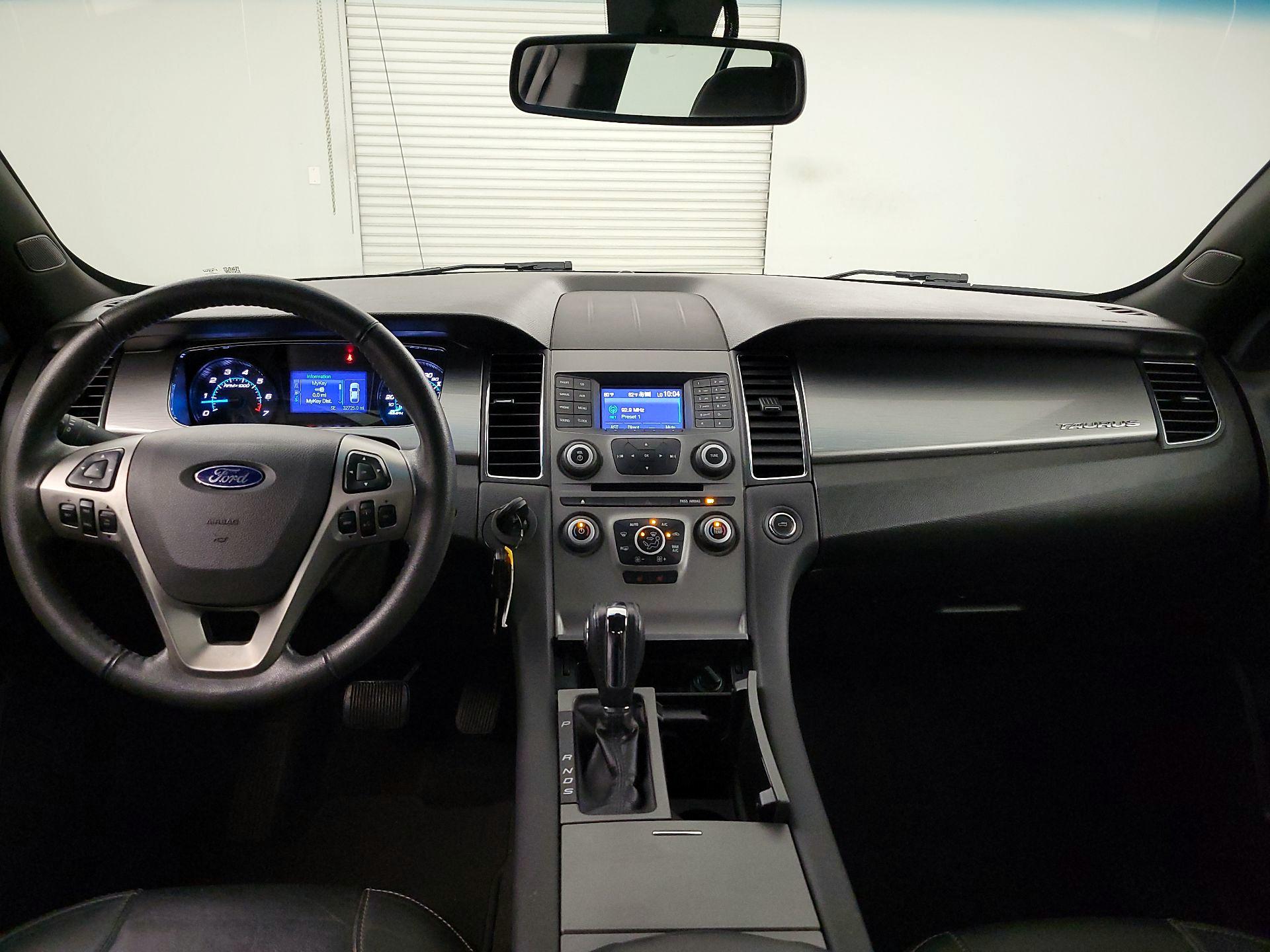 Thumbnail: 2016 Ford Taurus - 9