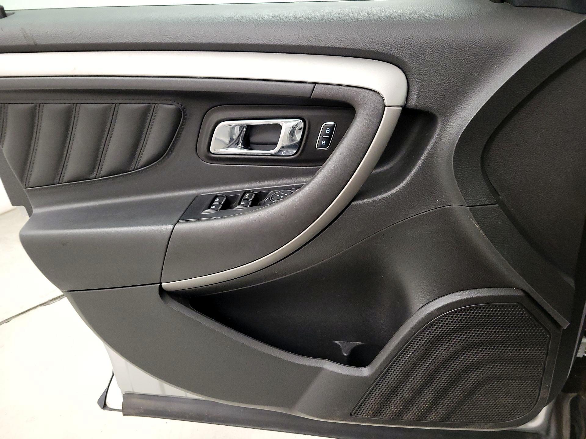 Thumbnail: 2016 Ford Taurus - 12