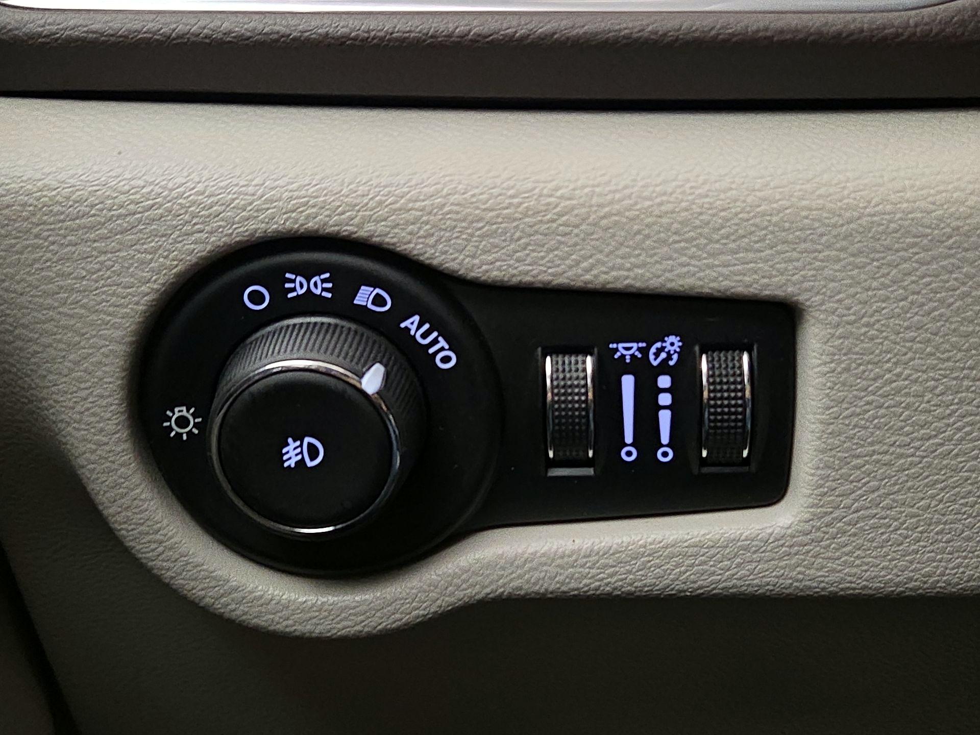 Thumbnail: 2017 Chrysler Pacifica - 11