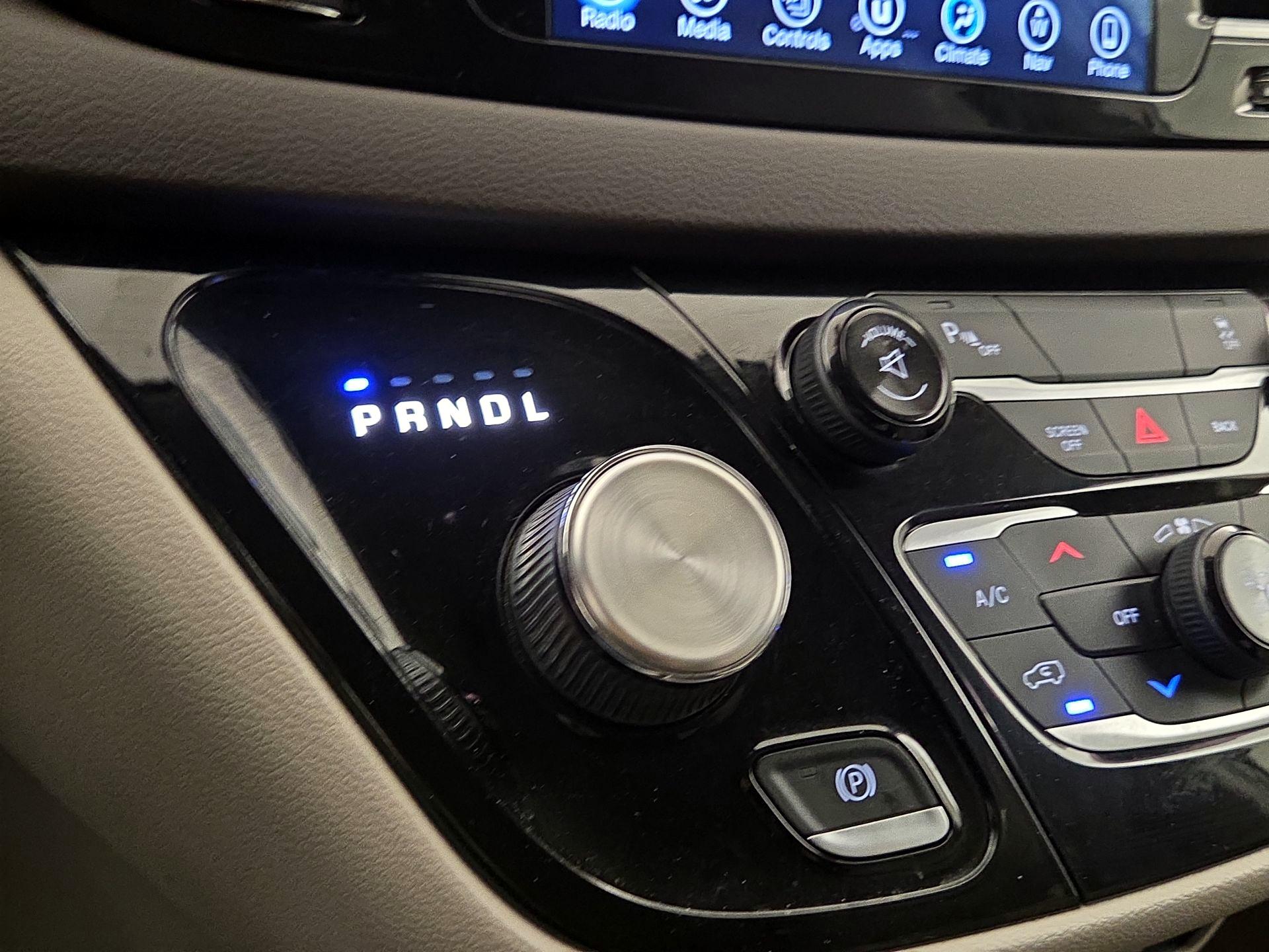 Thumbnail: 2017 Chrysler Pacifica - 16