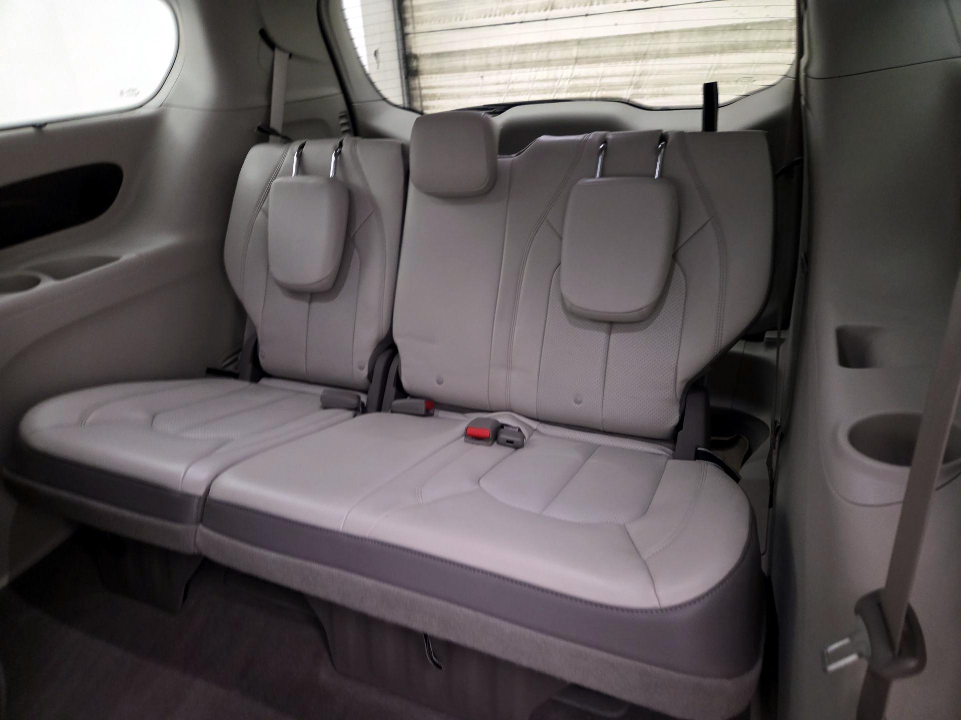 Thumbnail: 2017 Chrysler Pacifica - 19