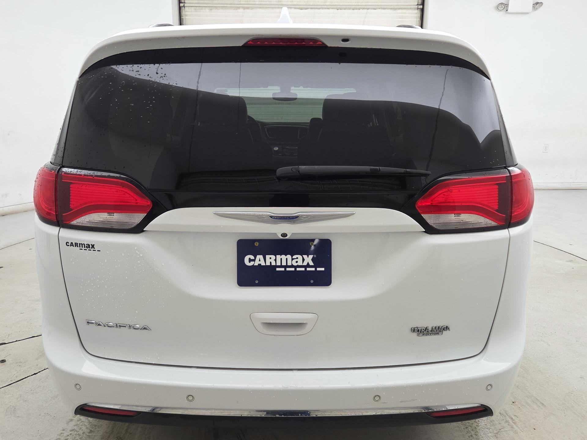 Thumbnail: 2017 Chrysler Pacifica - 6