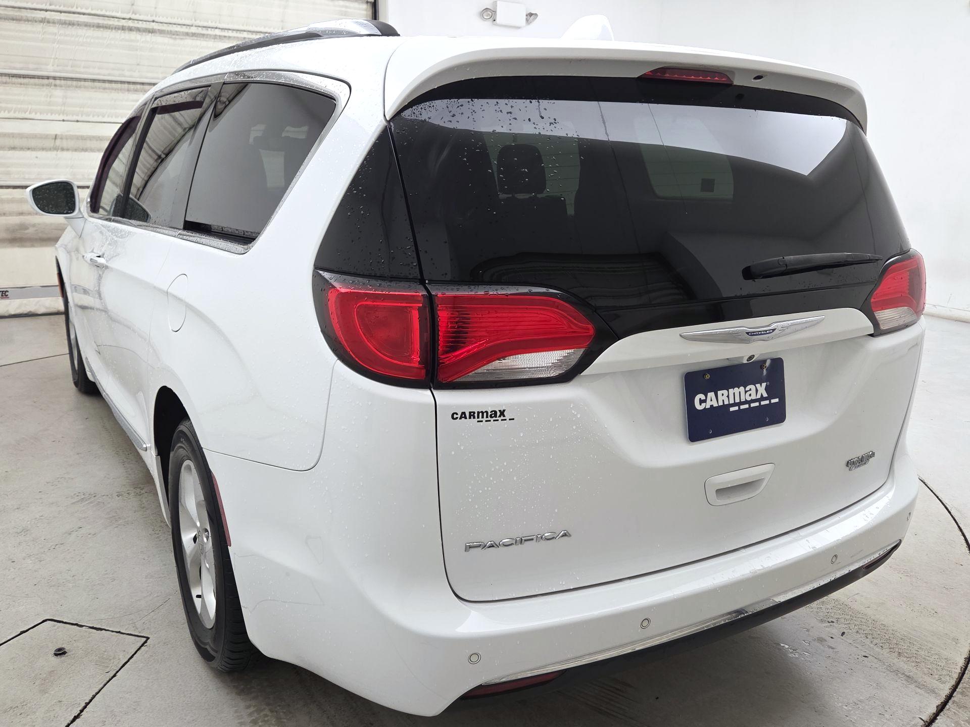 Thumbnail: 2017 Chrysler Pacifica - 7