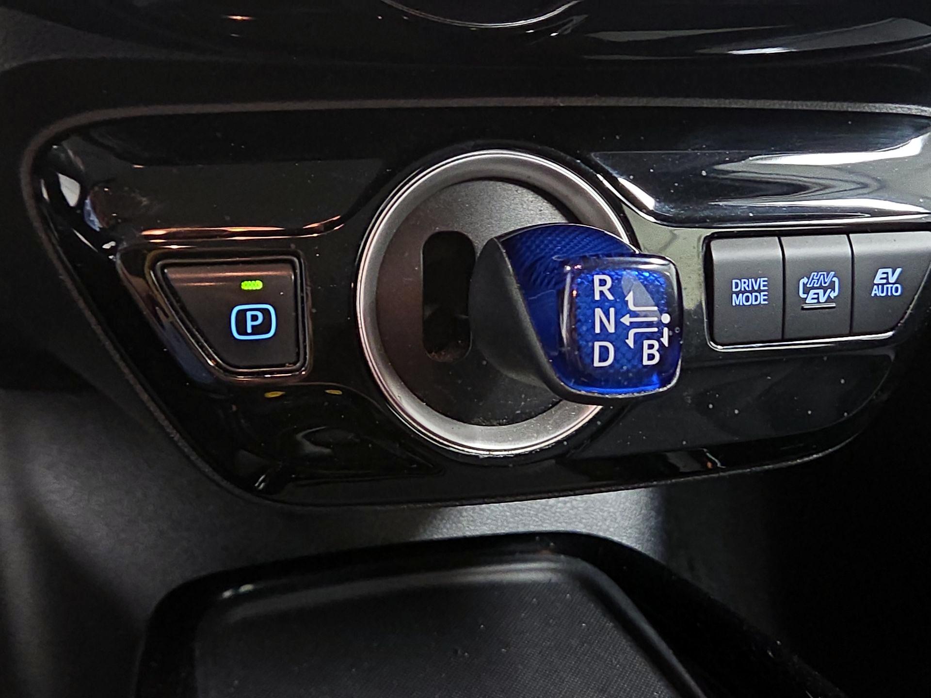 Thumbnail: 2020 Toyota Prius Prime - 17