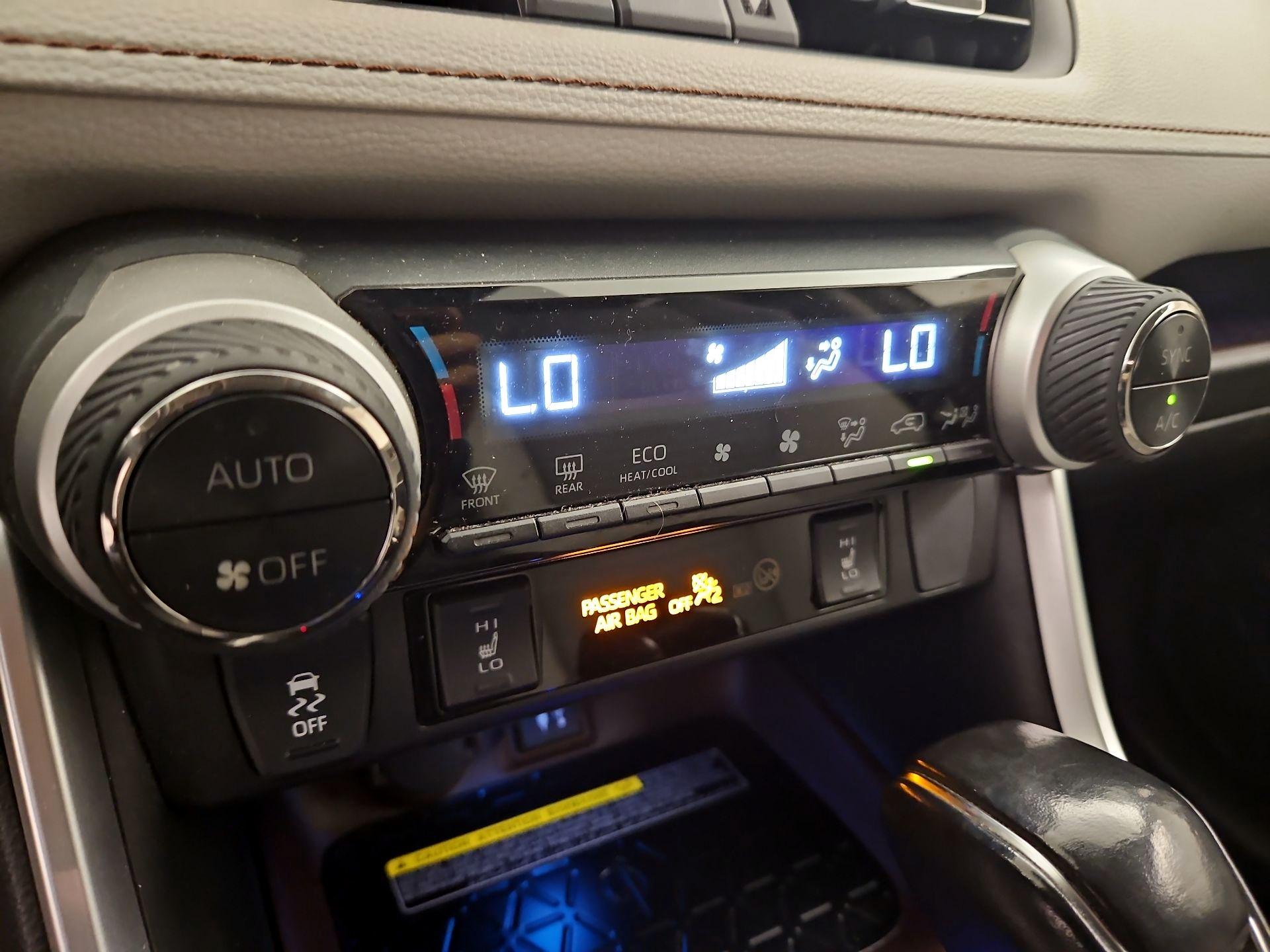 Thumbnail: 2019 Toyota RAV4 - 17